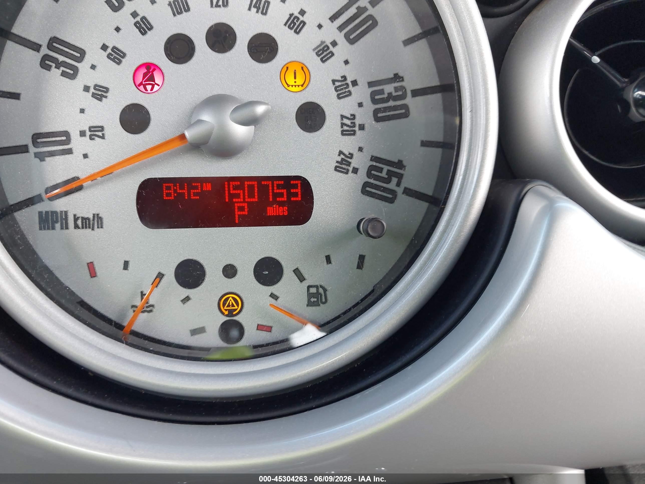 2005 Mini Cooper   Green vin: WMWRC33425TJ63850