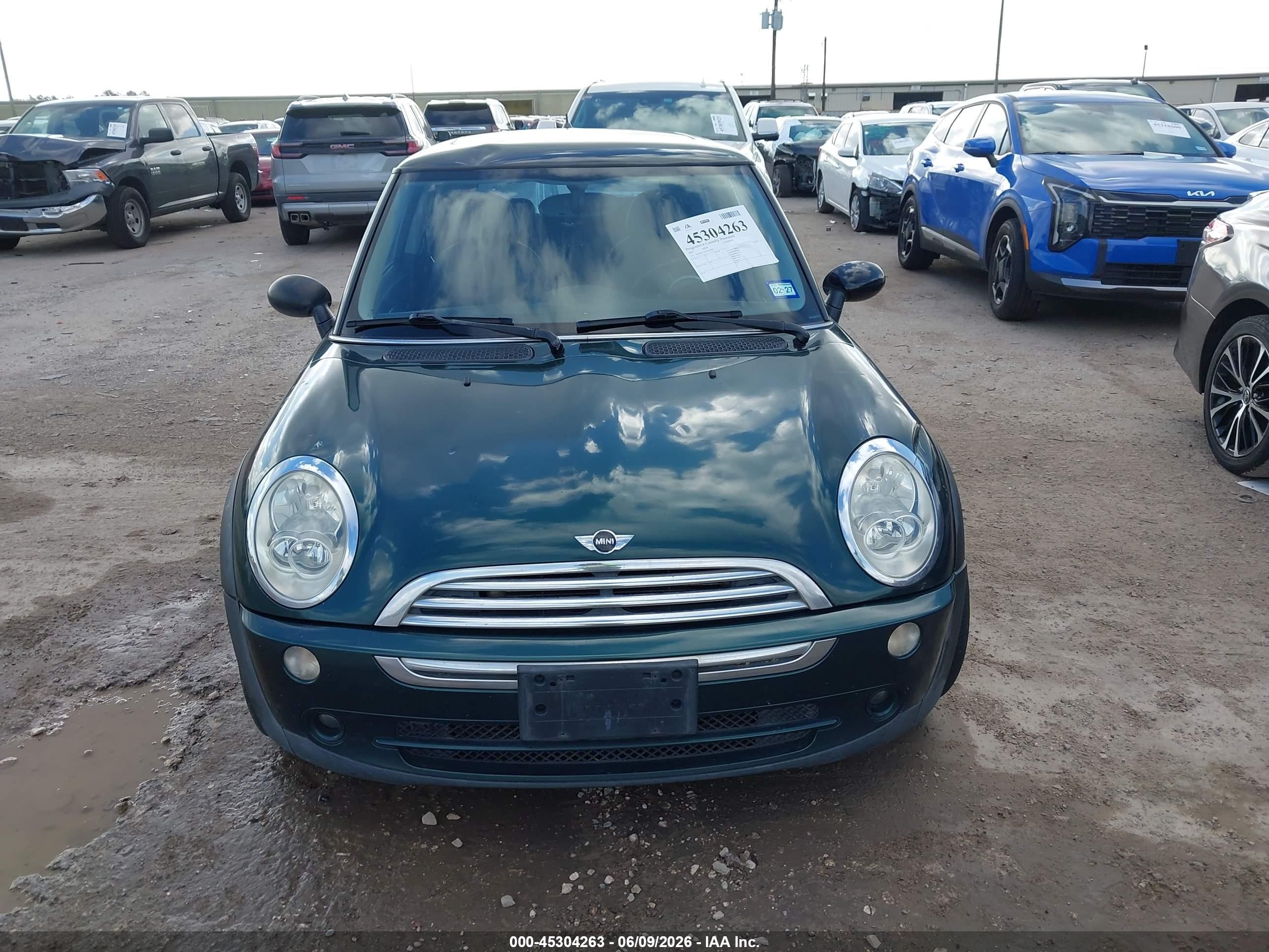 2005 Mini Cooper   Green vin: WMWRC33425TJ63850