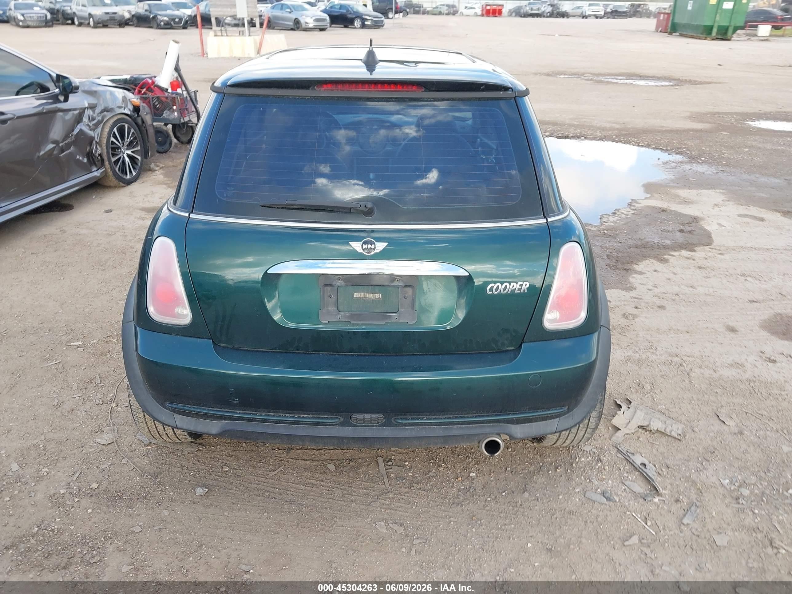 2005 Mini Cooper   Green vin: WMWRC33425TJ63850
