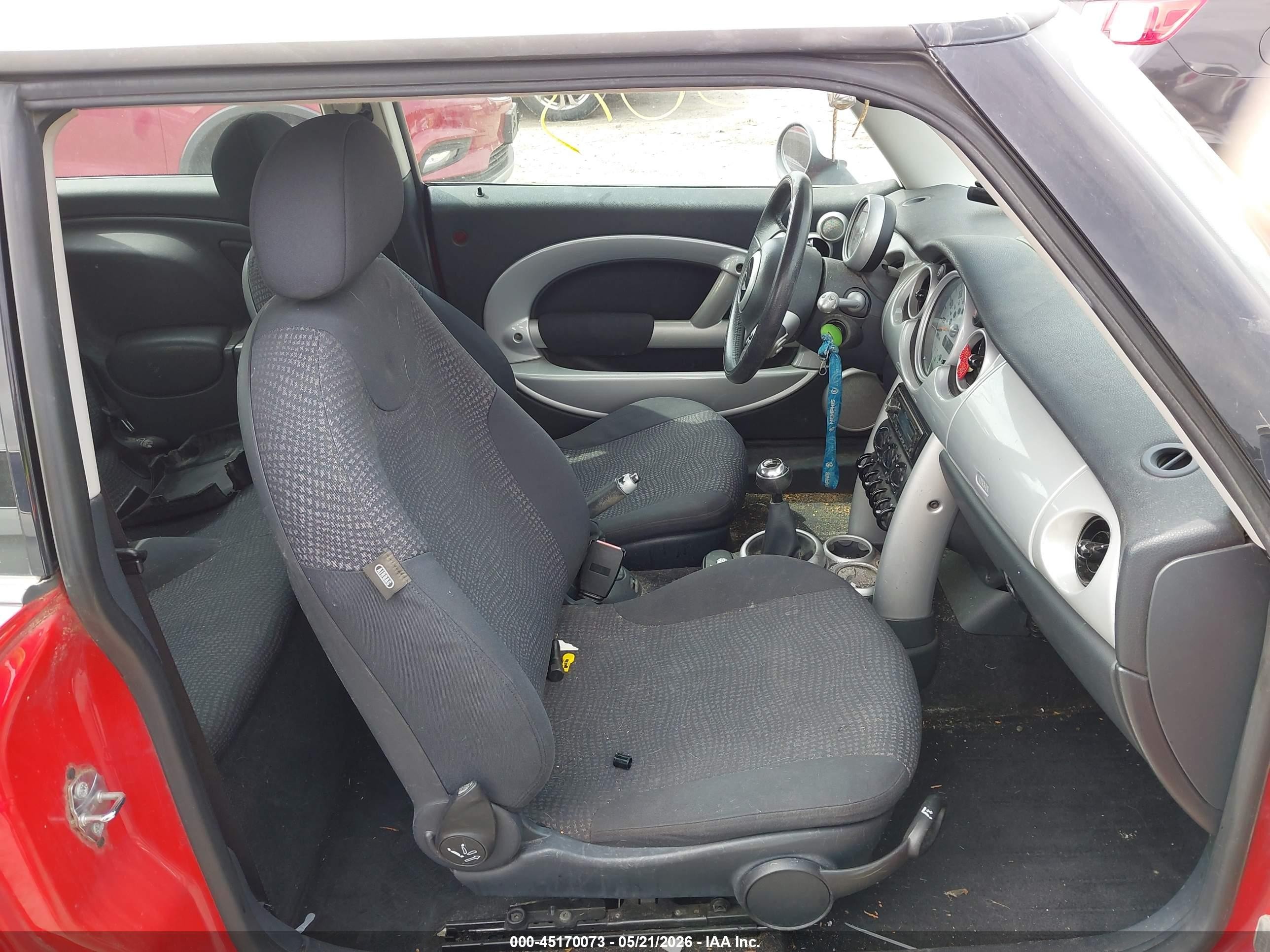2003 Mini Cooper Red vin: WMWRC33433TC40144