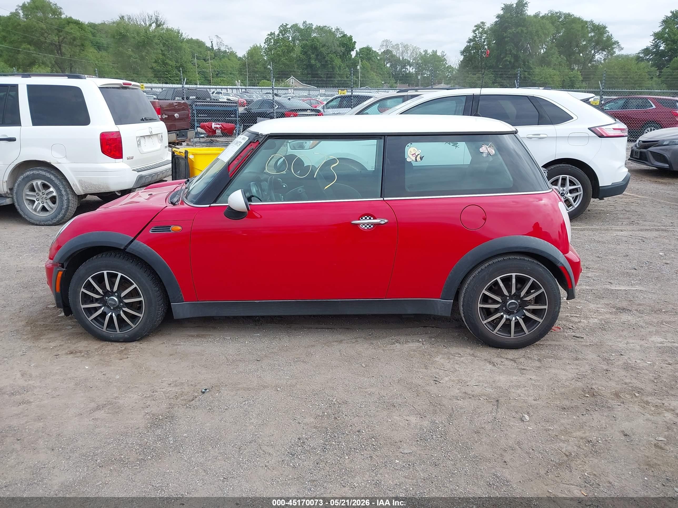2003 Mini Cooper Red vin: WMWRC33433TC40144
