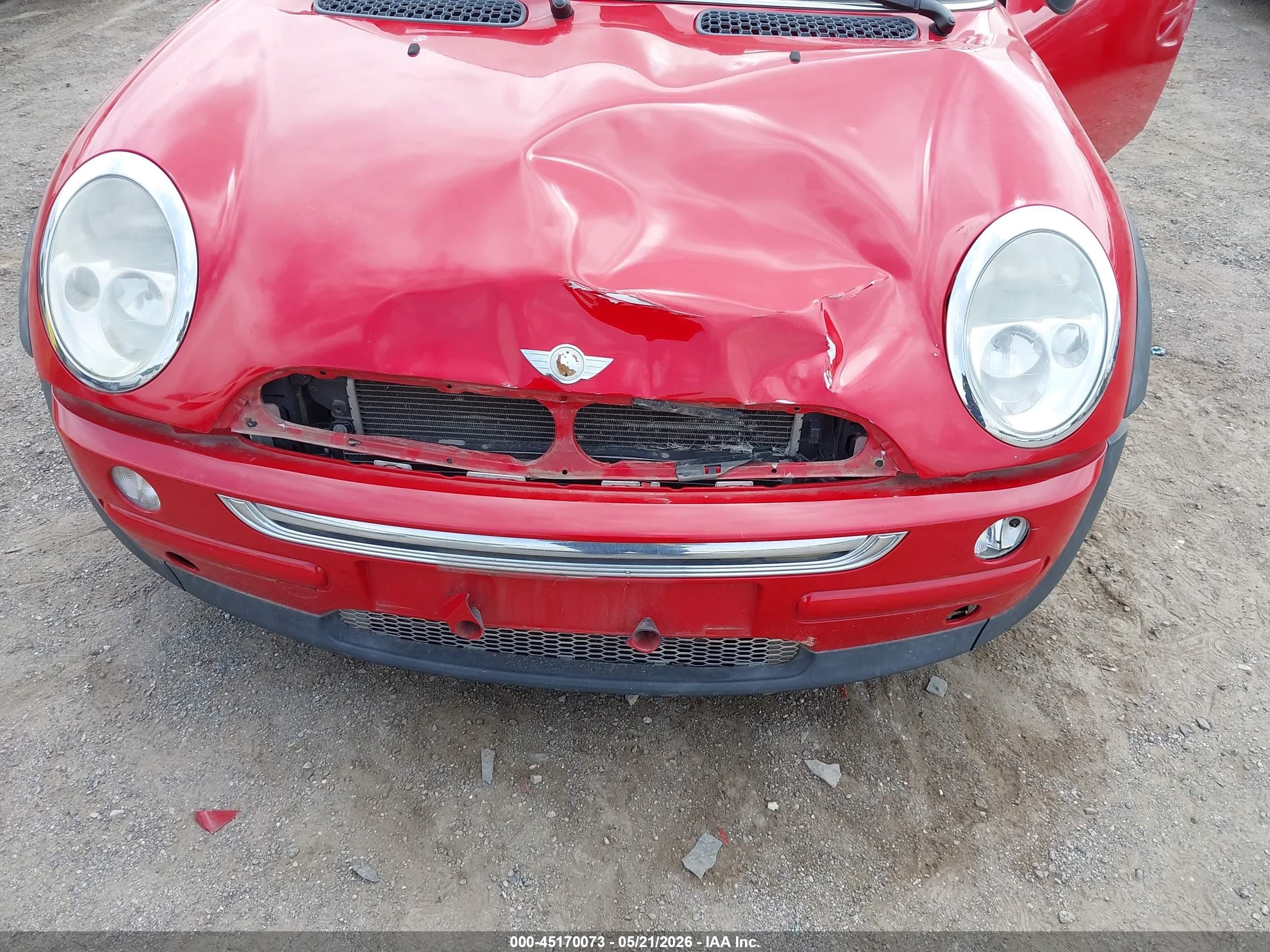 2003 Mini Cooper Red vin: WMWRC33433TC40144
