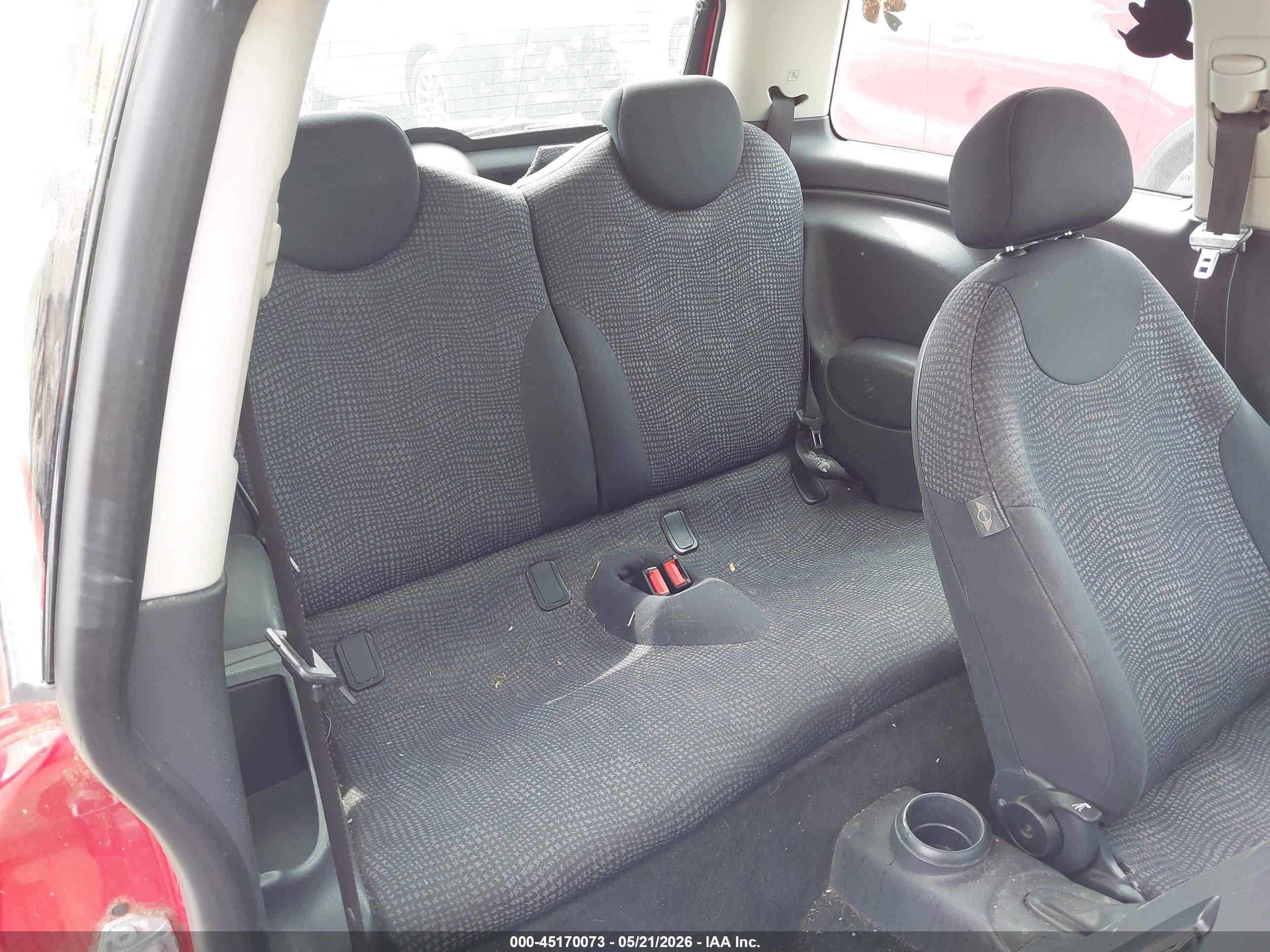 2003 Mini Cooper Red vin: WMWRC33433TC40144