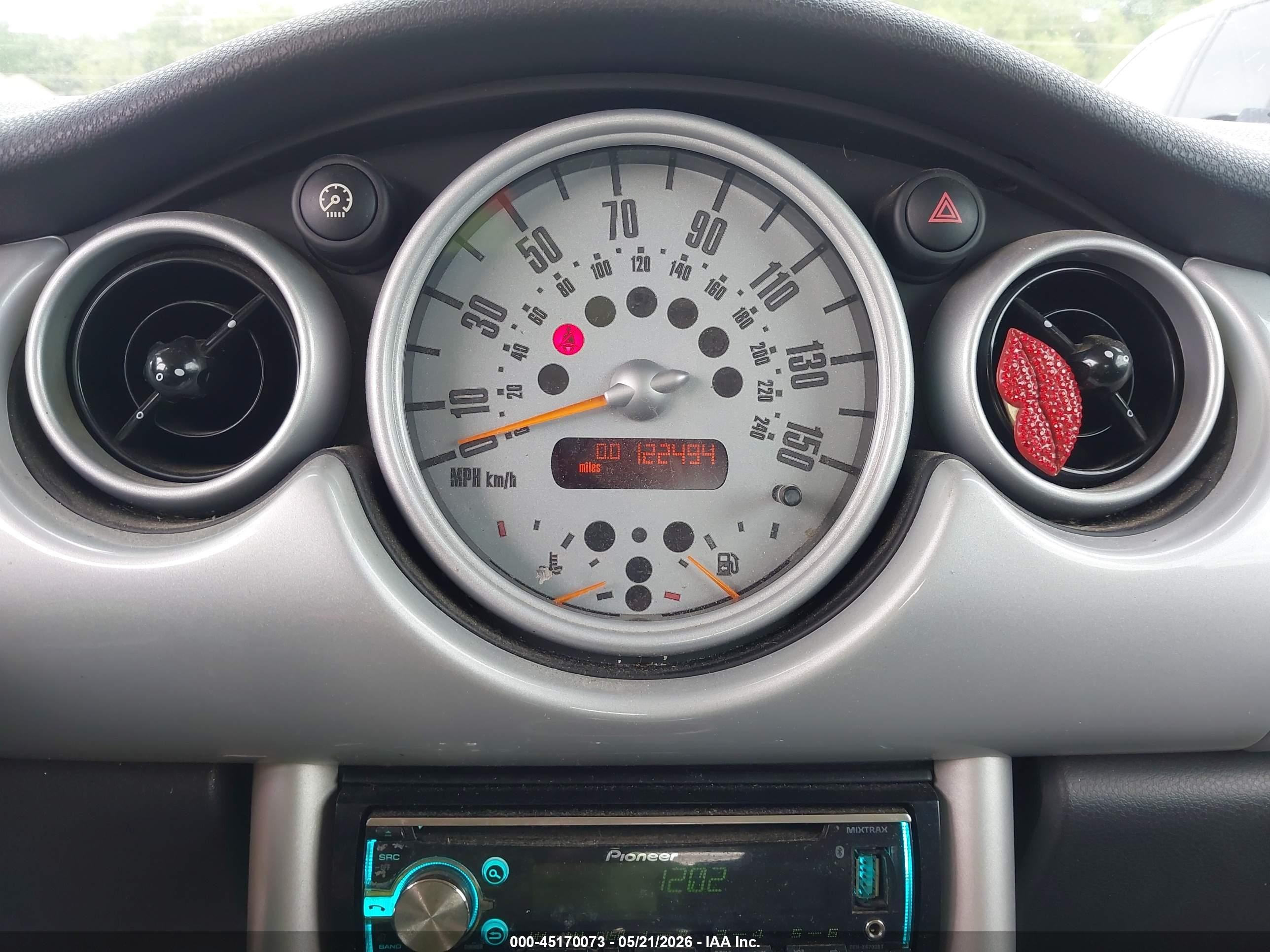 2003 Mini Cooper Red vin: WMWRC33433TC40144