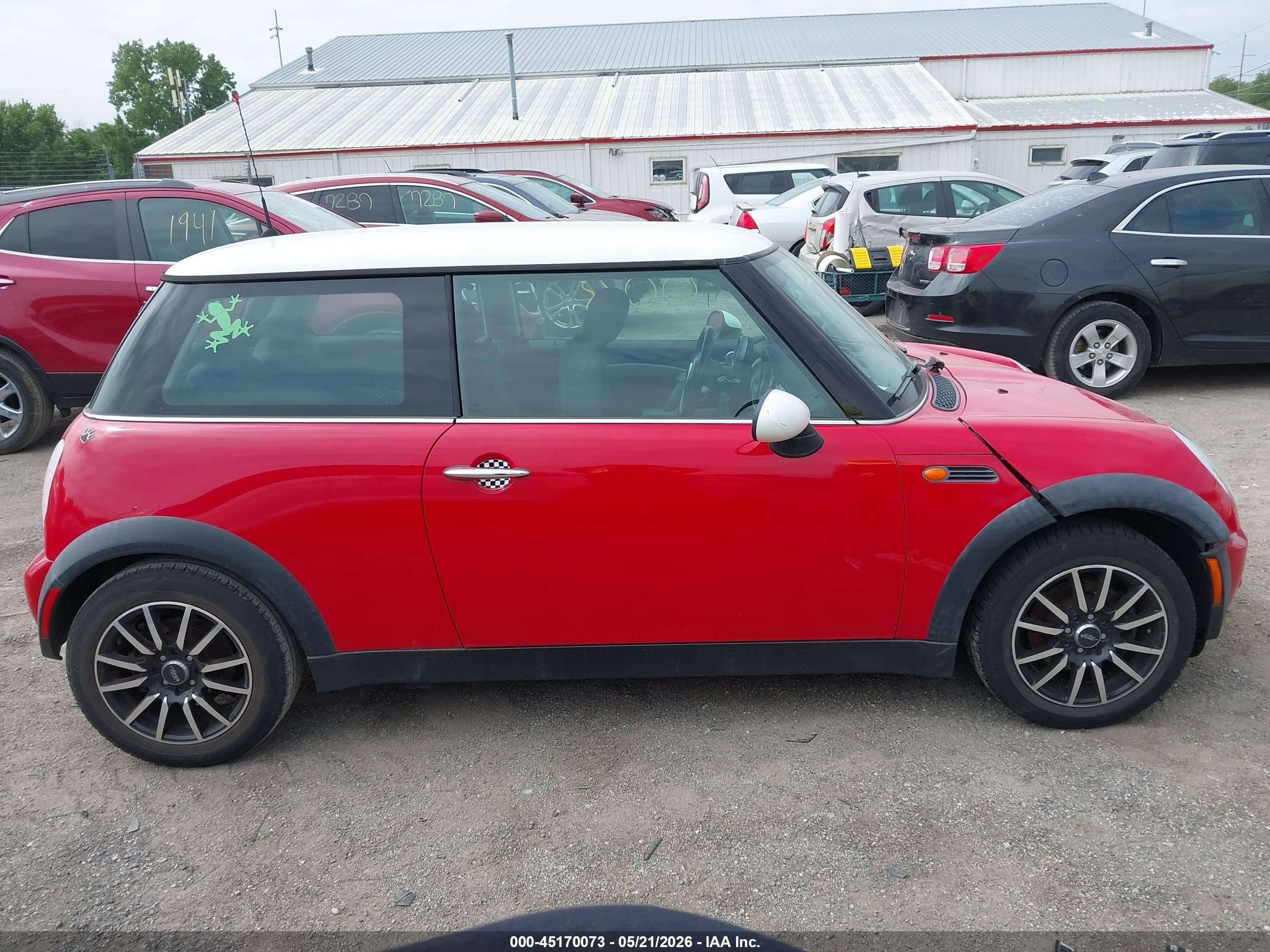 2003 Mini Cooper Red vin: WMWRC33433TC40144