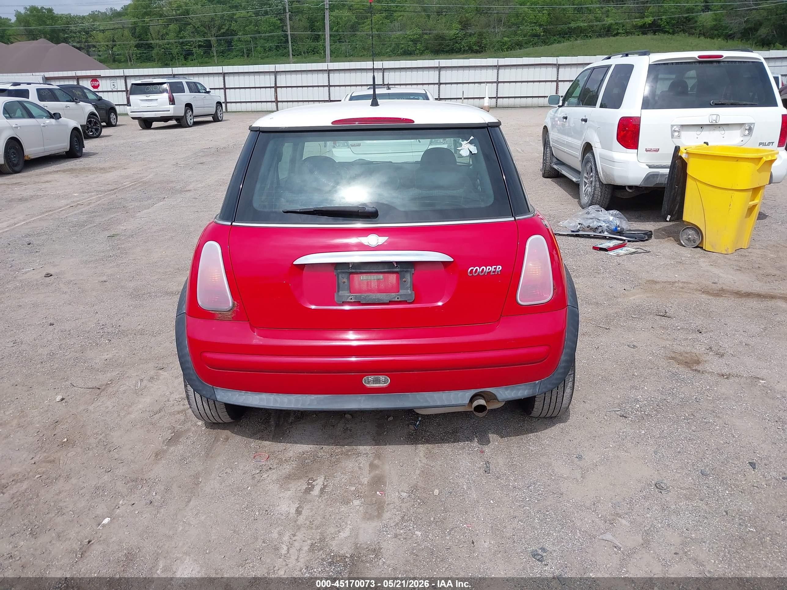 2003 Mini Cooper Red vin: WMWRC33433TC40144