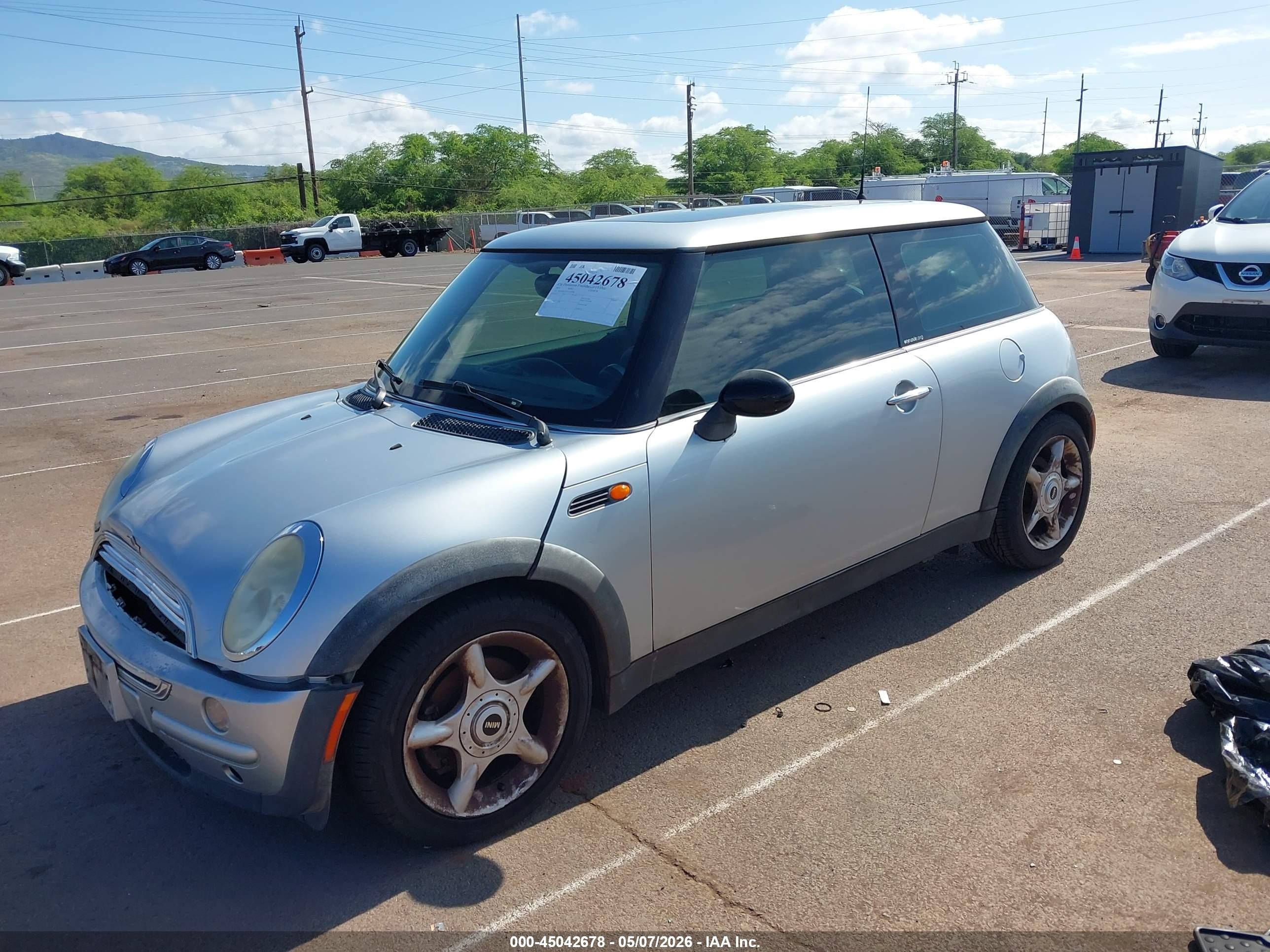 2003 Mini Cooper   Серебряный vin: WMWRC33433TJ50408
