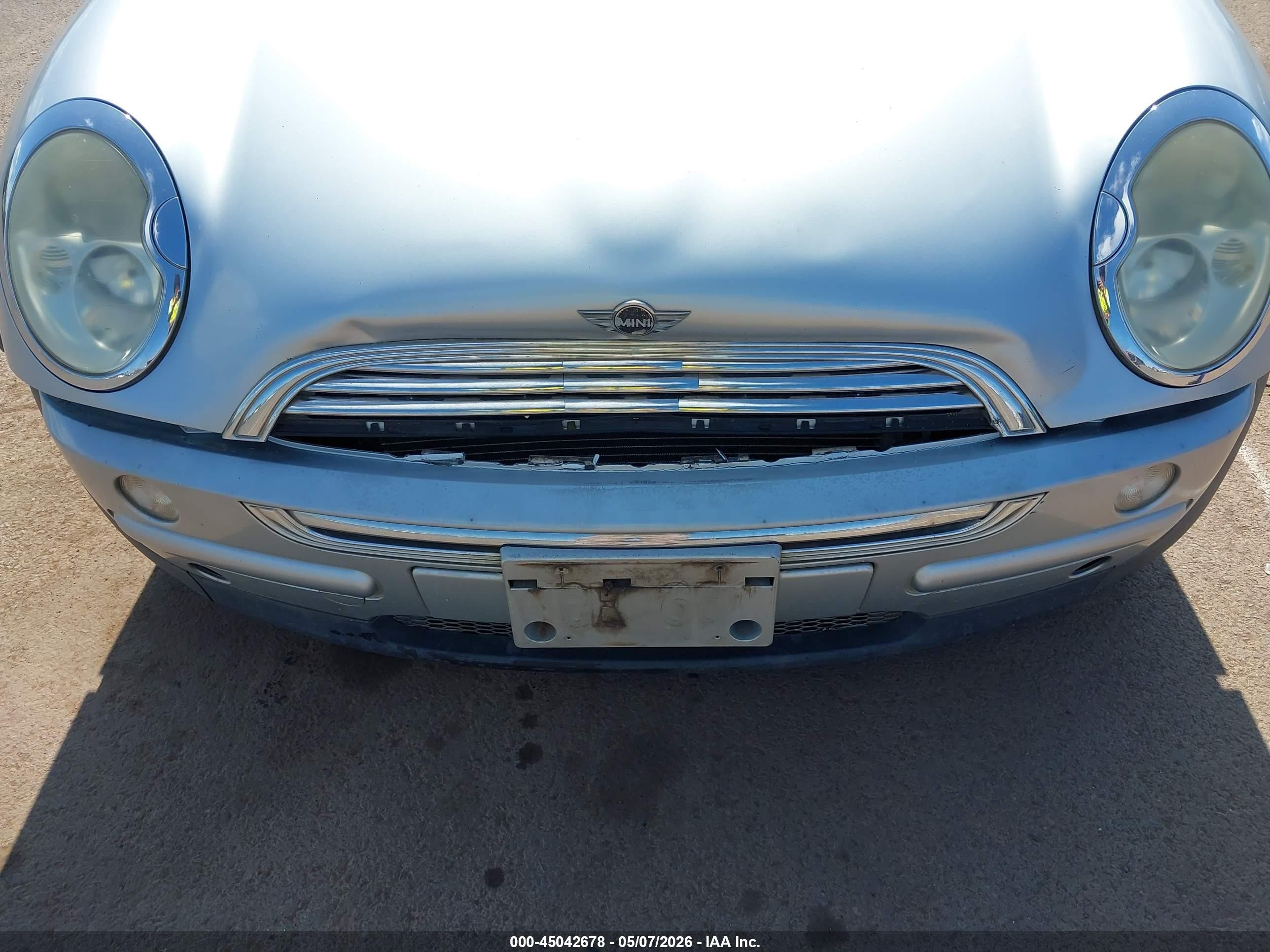 2003 Mini Cooper   Серебряный vin: WMWRC33433TJ50408