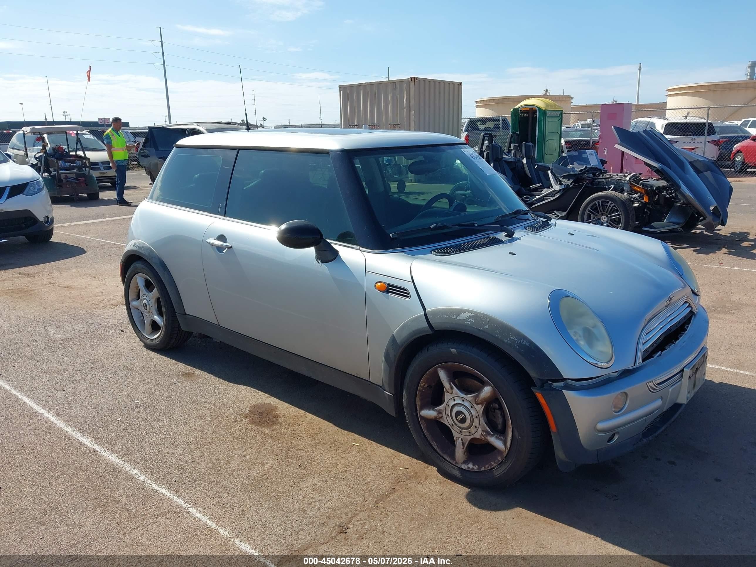 2003 Mini Cooper   Серебряный vin: WMWRC33433TJ50408