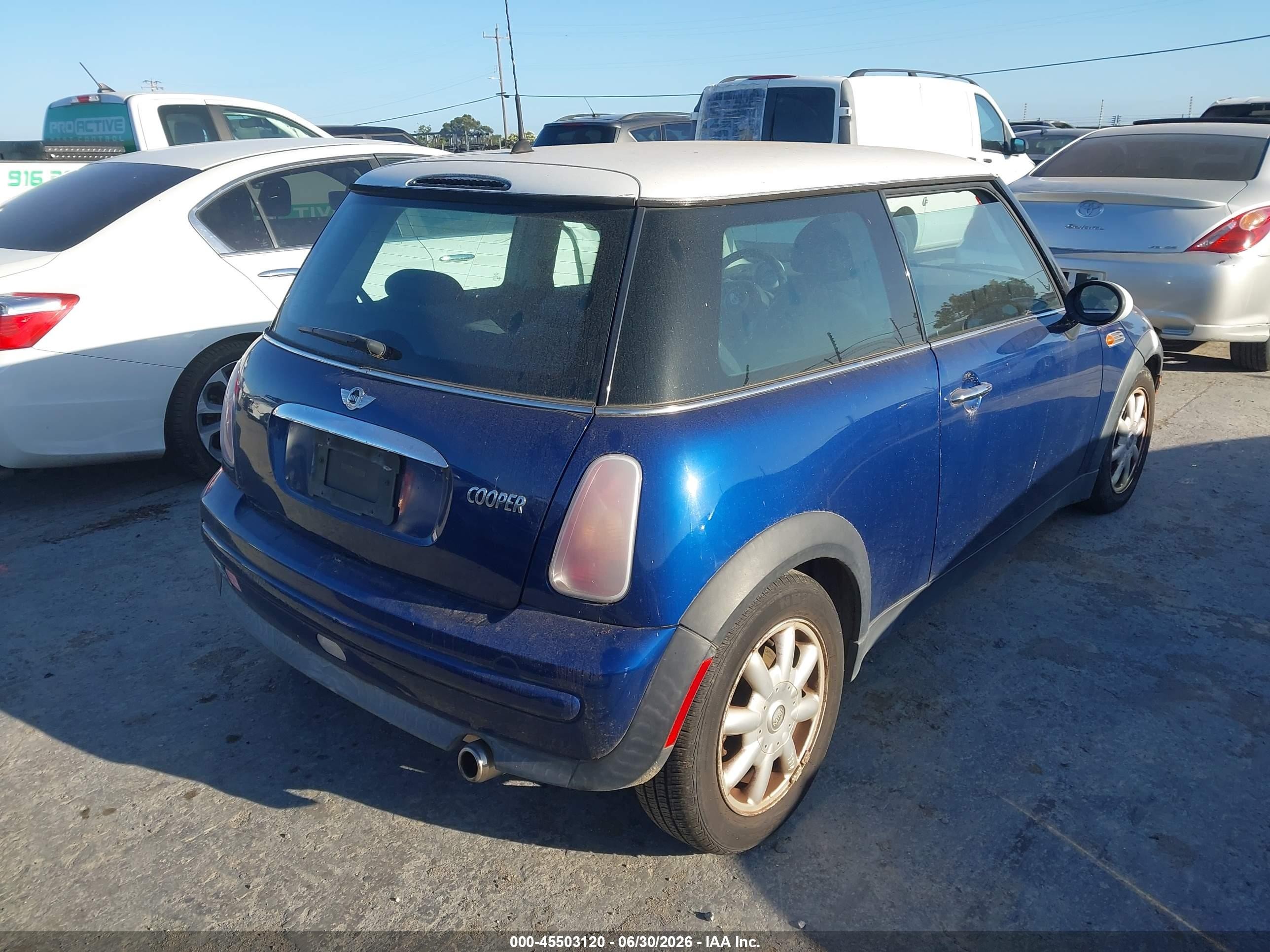 2004 Mini Cooper   Blue vin: WMWRC33434TC55812