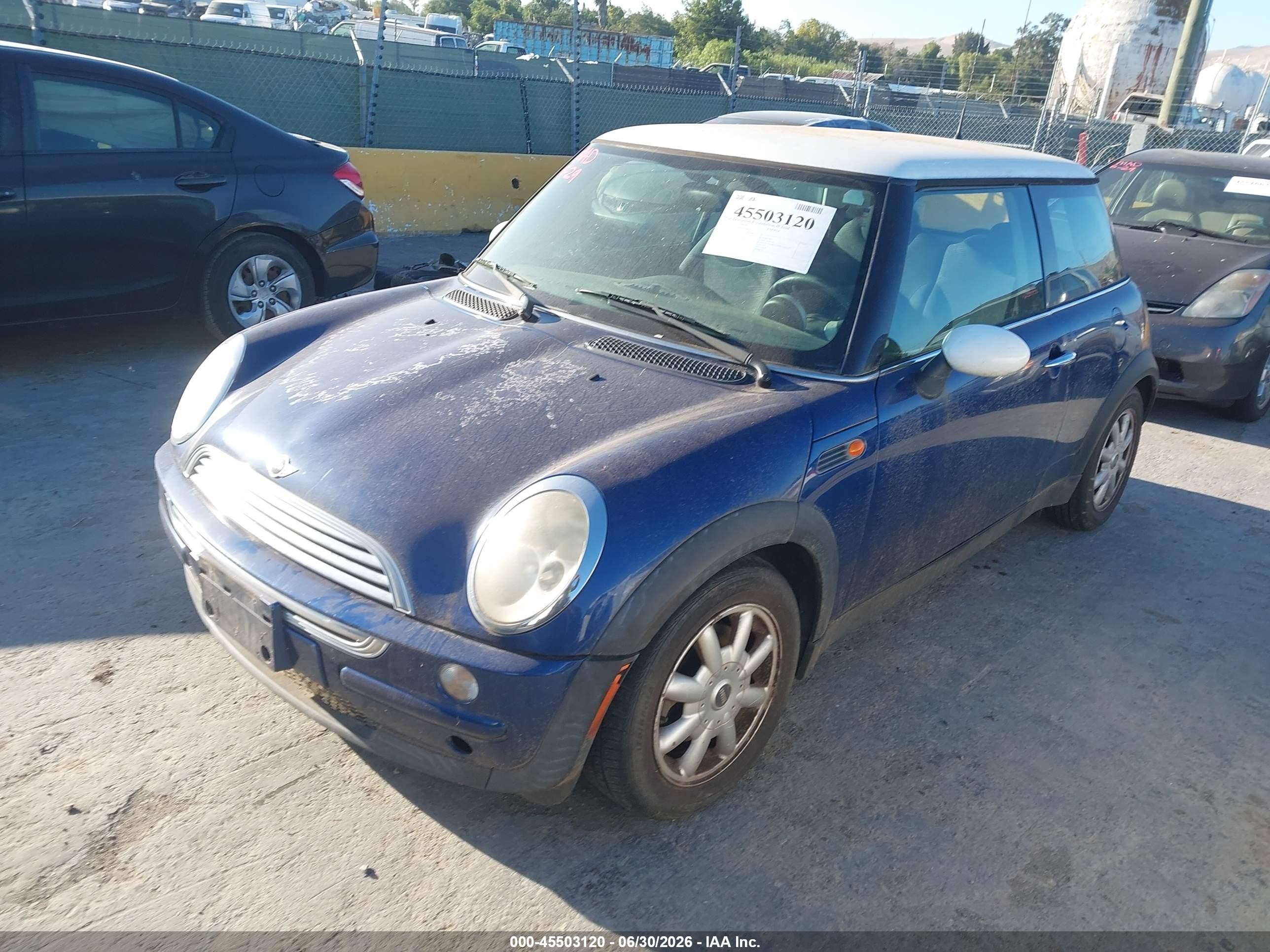 2004 Mini Cooper   Blue vin: WMWRC33434TC55812
