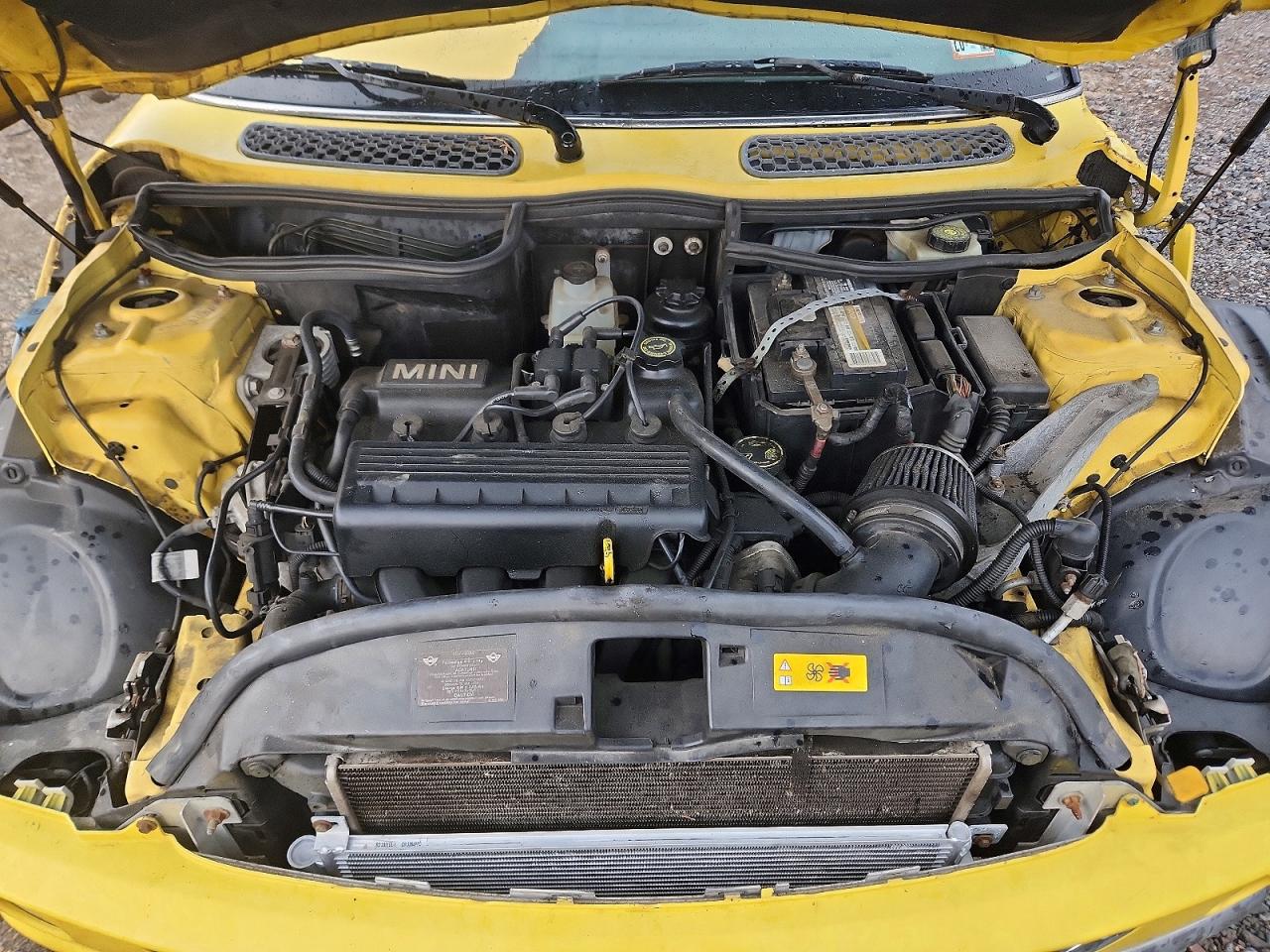 2002 Mini Cooper Yellow vin: WMWRC33442TC37896
