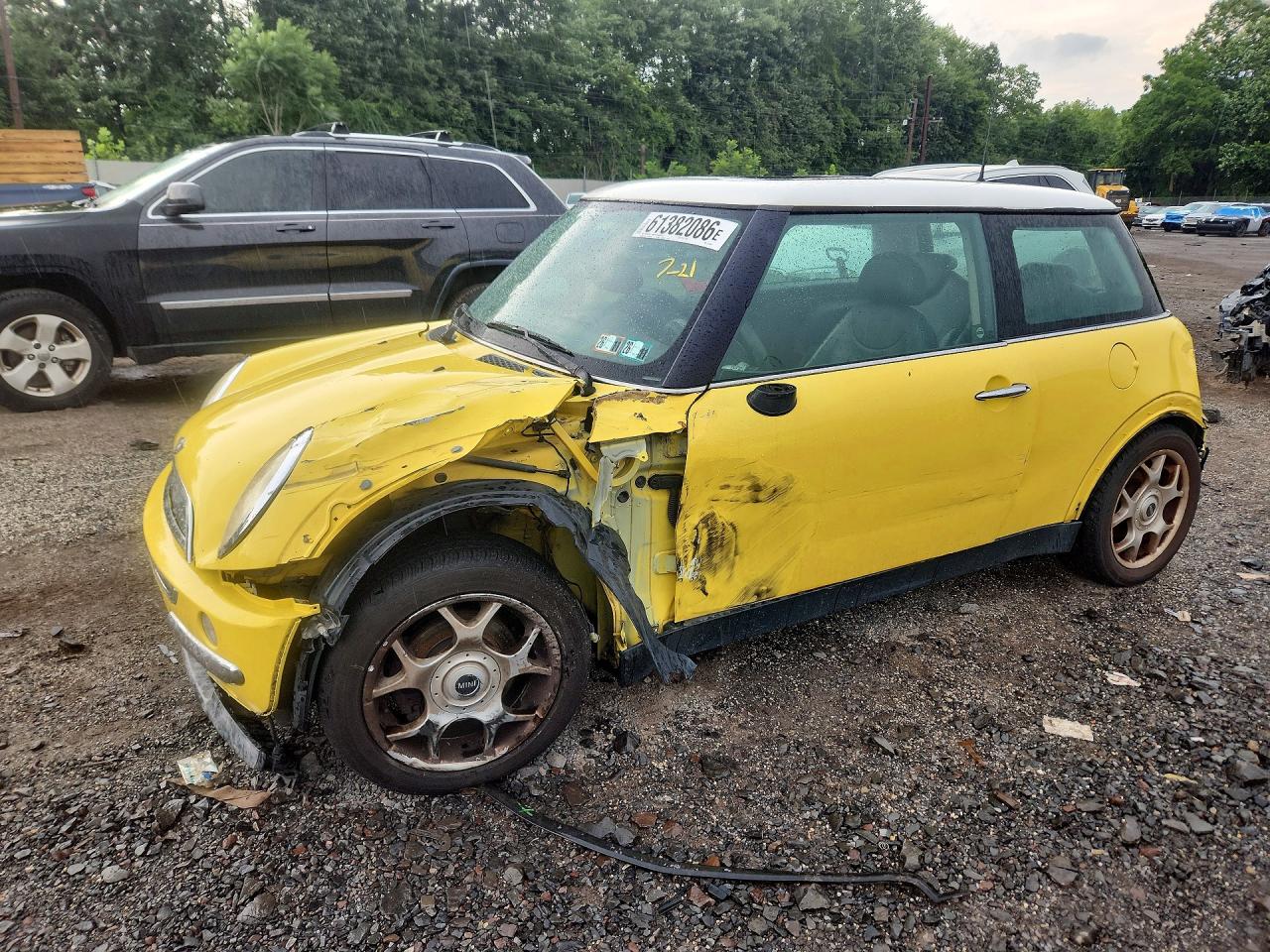 2002 Mini Cooper Yellow vin: WMWRC33442TC37896