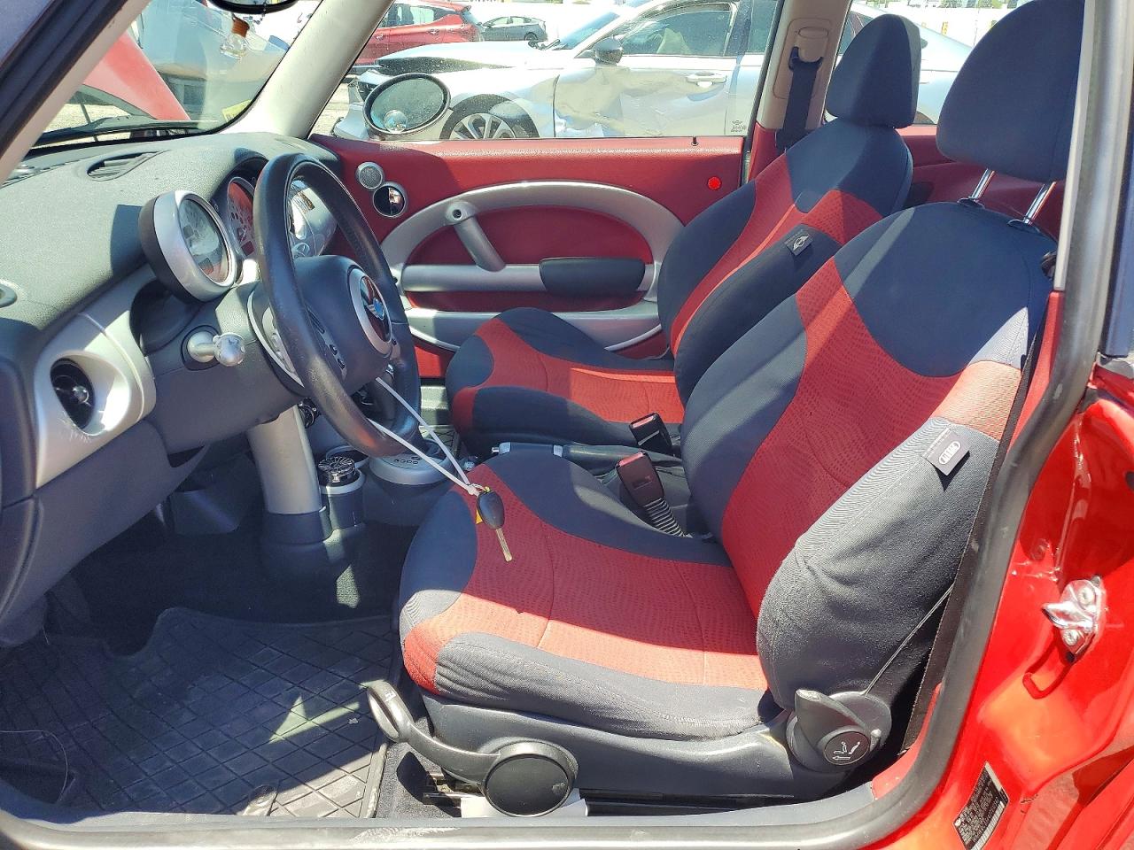 2002 Mini Cooper Red vin: WMWRC33442TE12342