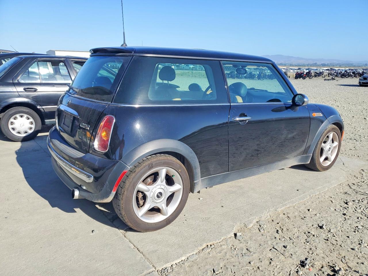 2003 Mini Cooper Base 2d Hatch Black vin: WMWRC33443TE15792