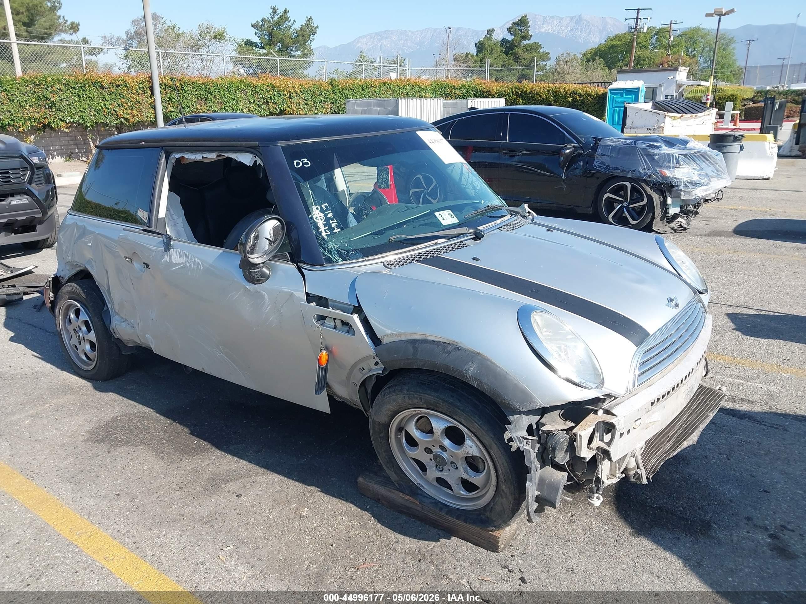2003 Mini Cooper   Silver vin: WMWRC33443TE16764
