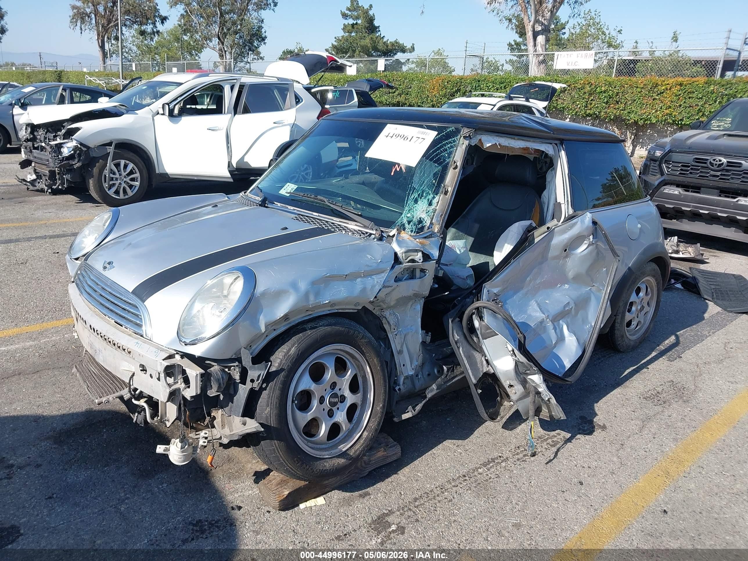 2003 Mini Cooper   Silver vin: WMWRC33443TE16764