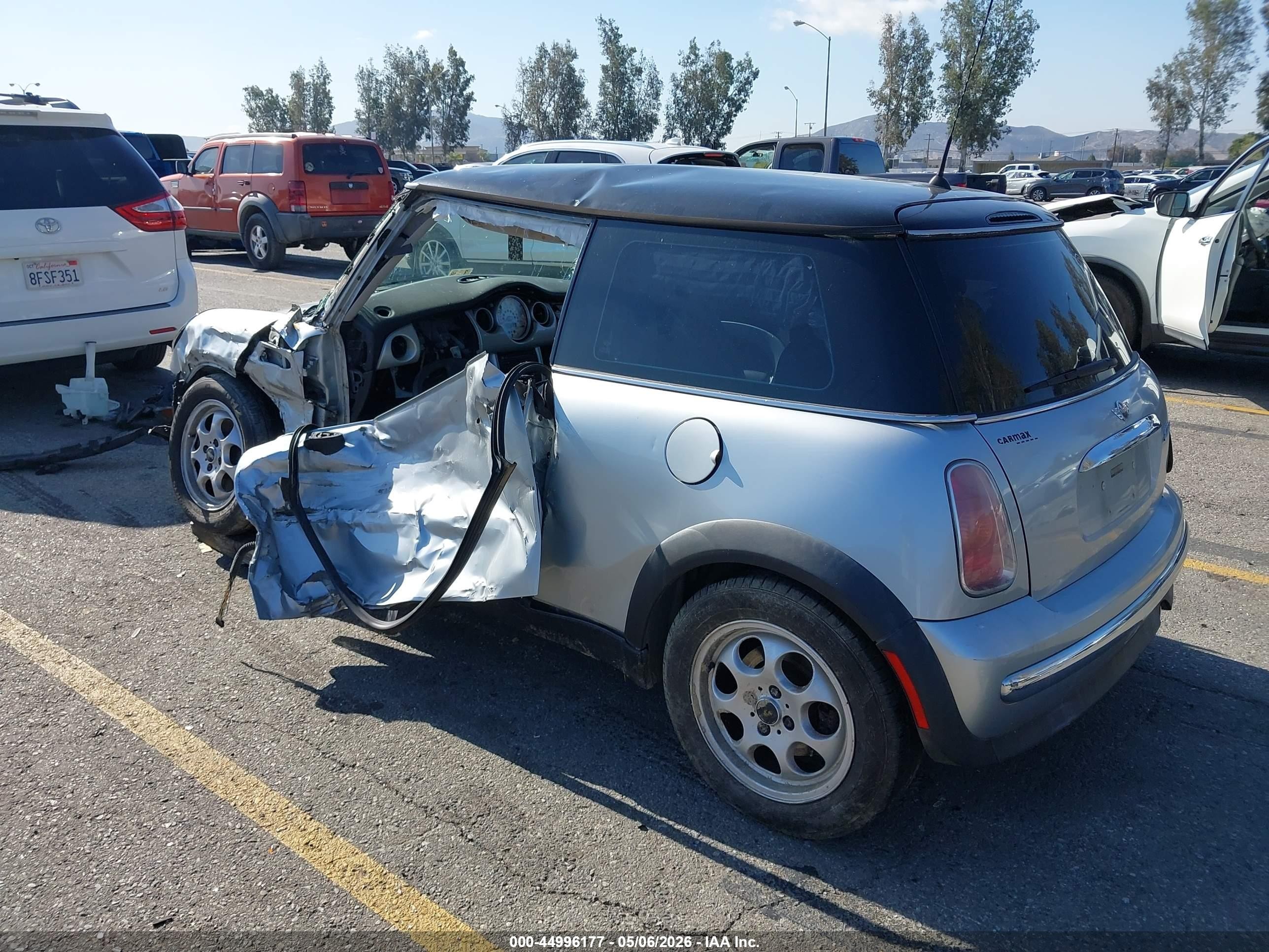 2003 Mini Cooper   Silver vin: WMWRC33443TE16764