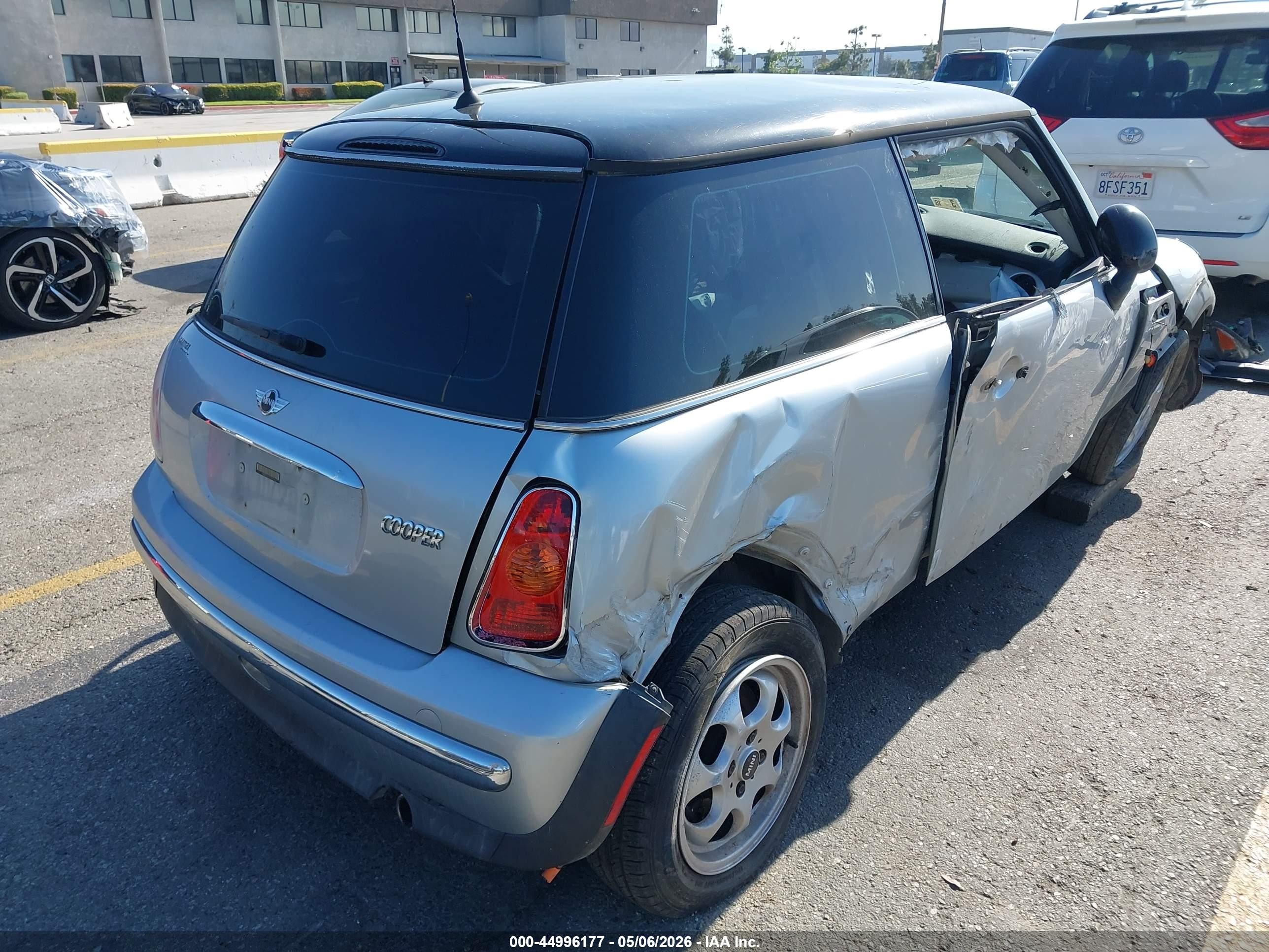 2003 Mini Cooper   Silver vin: WMWRC33443TE16764