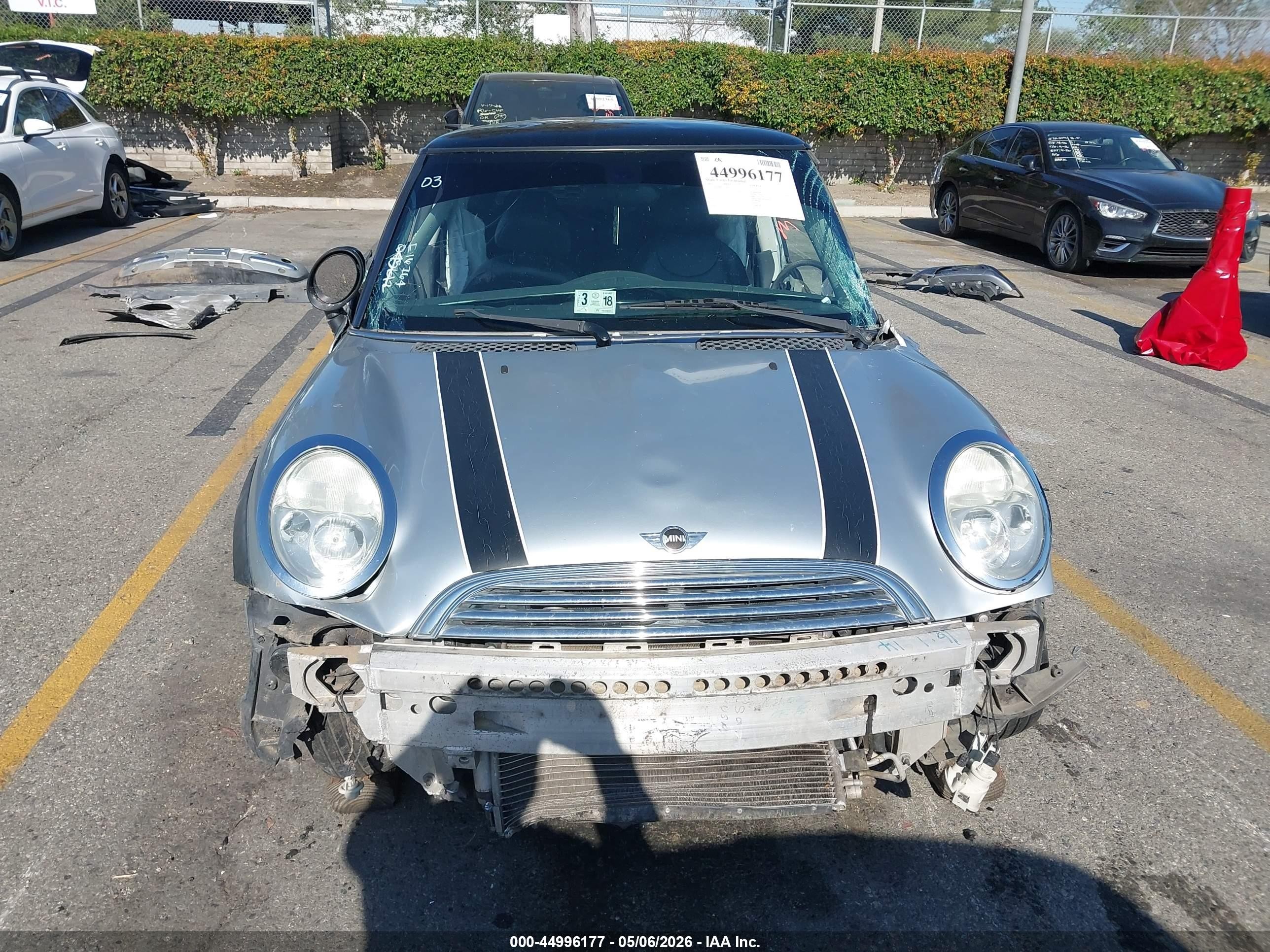 2003 Mini Cooper   Silver vin: WMWRC33443TE16764
