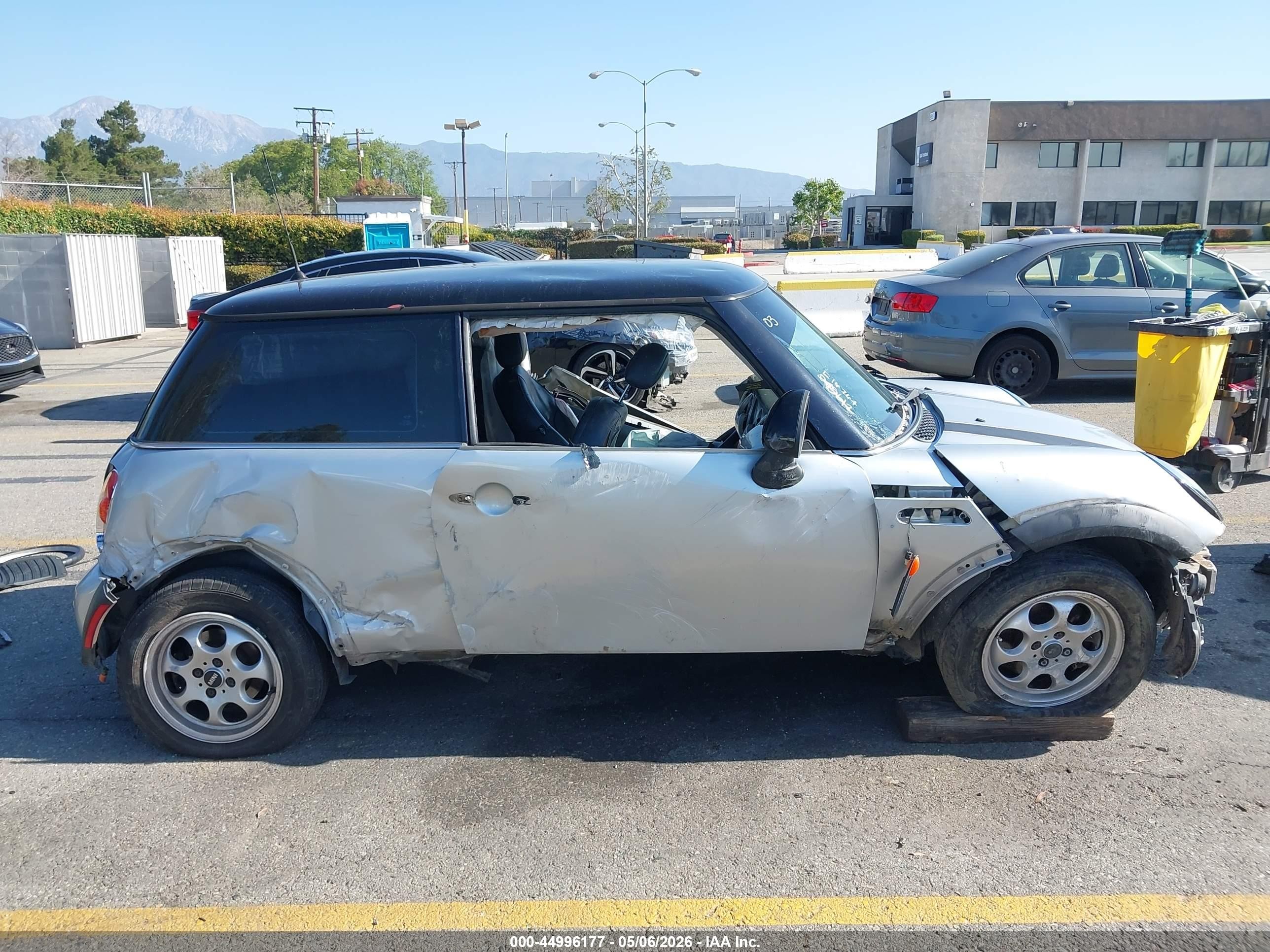 2003 Mini Cooper   Silver vin: WMWRC33443TE16764