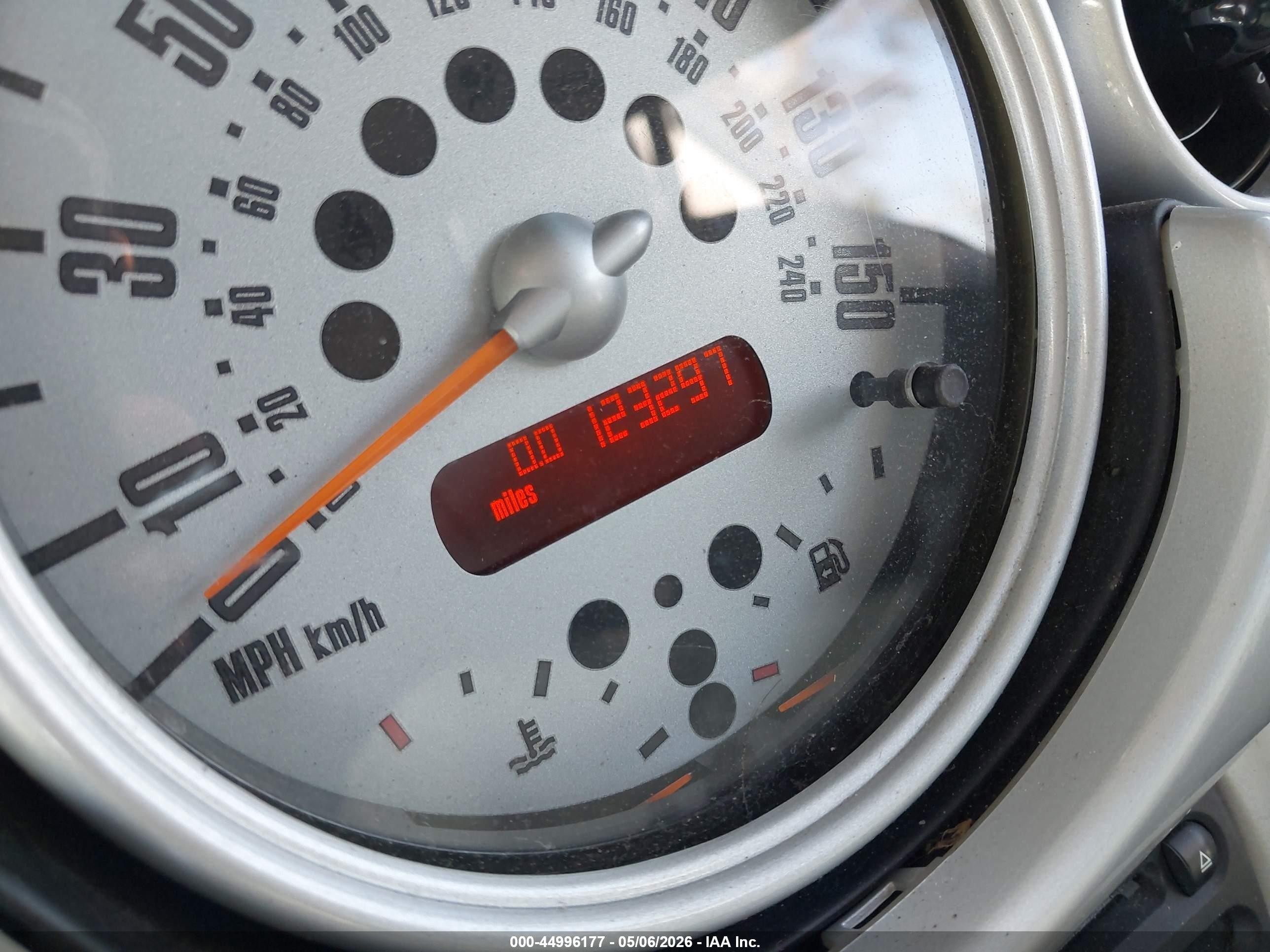 2003 Mini Cooper   Silver vin: WMWRC33443TE16764