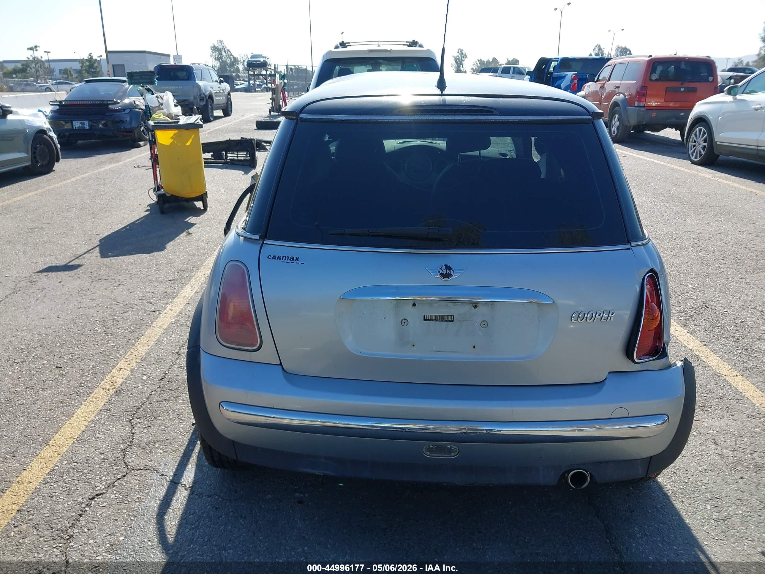 2003 Mini Cooper   Silver vin: WMWRC33443TE16764
