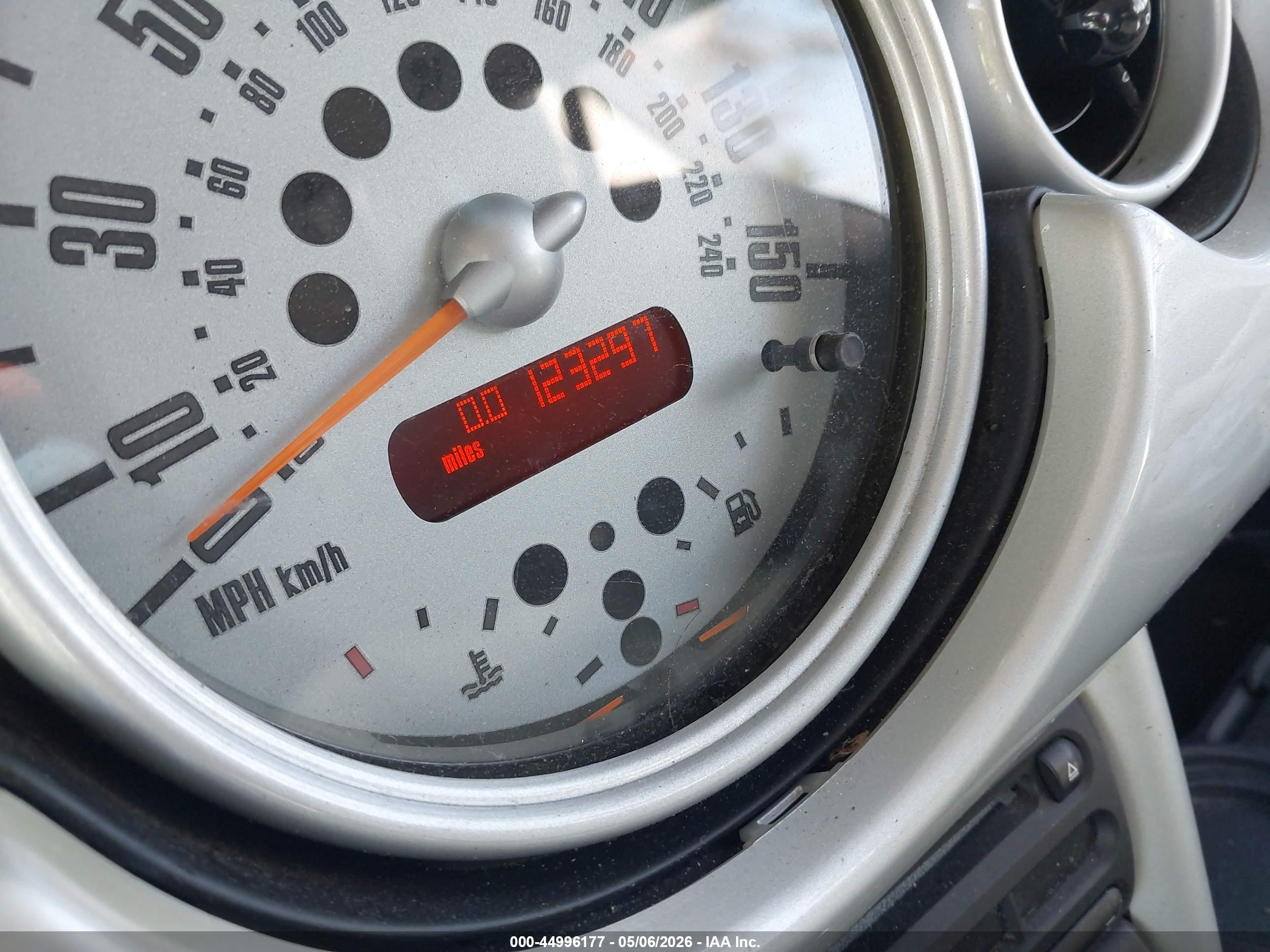 2003 Mini Cooper   Silver vin: WMWRC33443TE16764