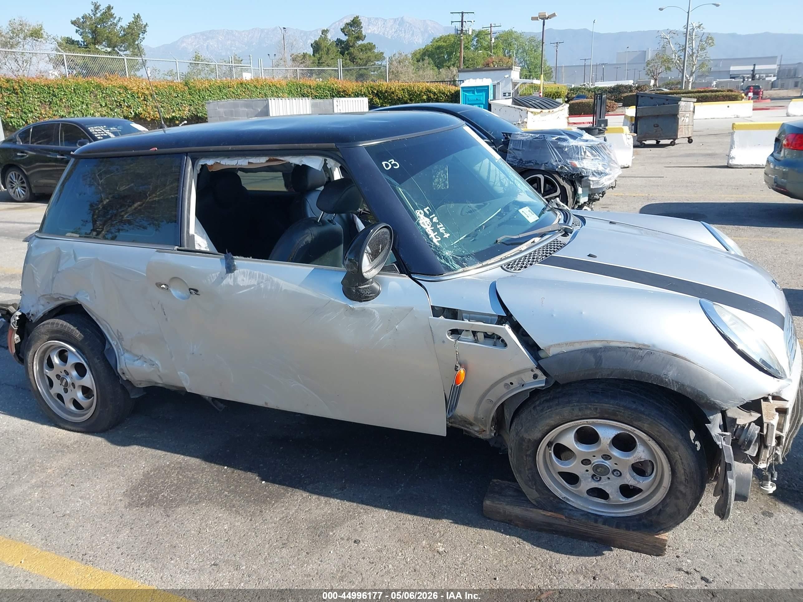 2003 Mini Cooper   Silver vin: WMWRC33443TE16764