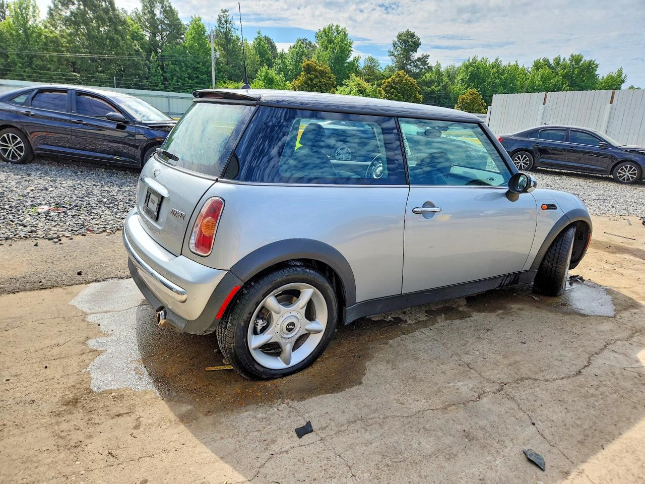 2004 Mini Cooper Silver vin: WMWRC33454TC53043