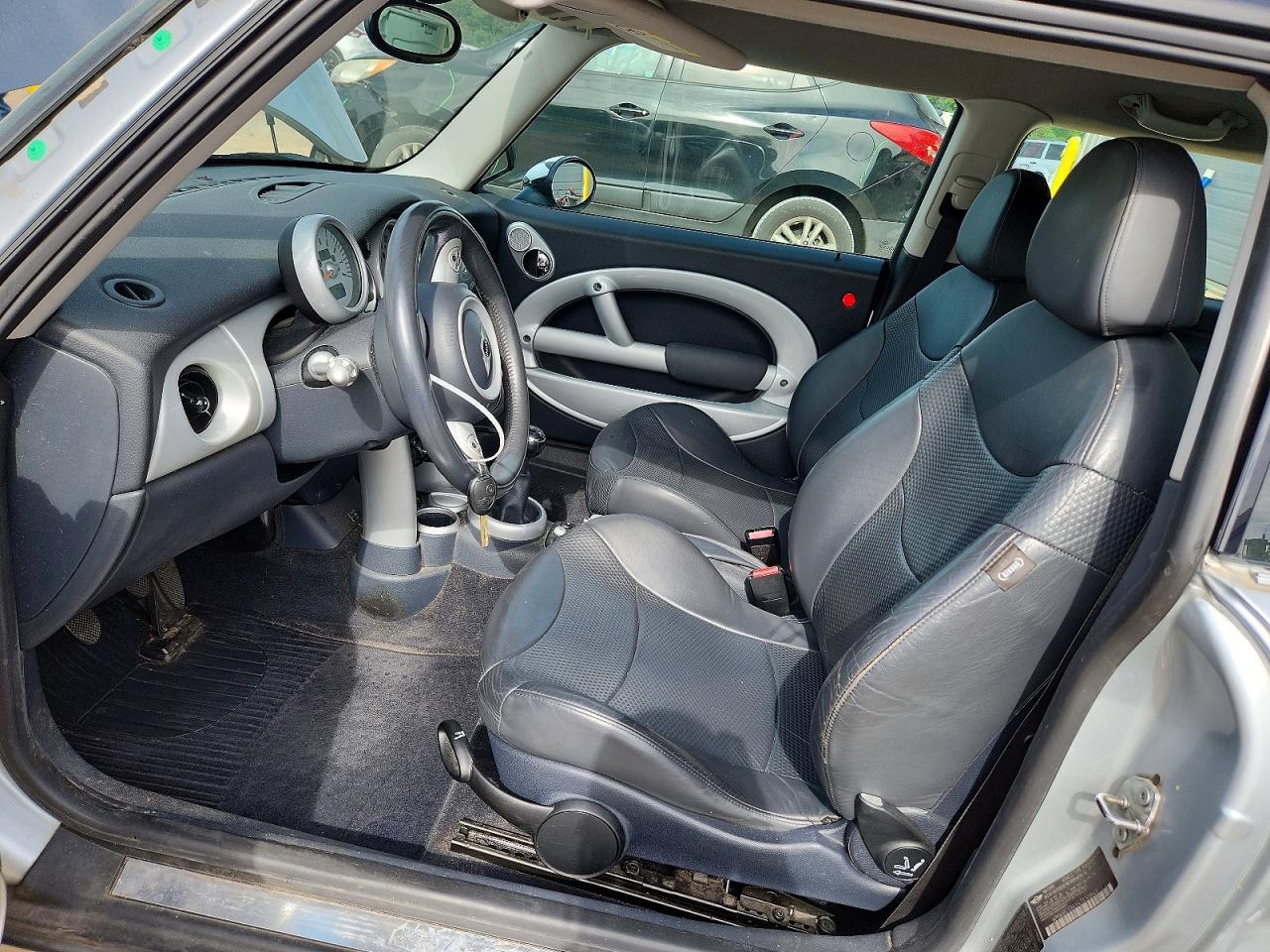 2004 Mini Cooper Silver vin: WMWRC33454TC53043