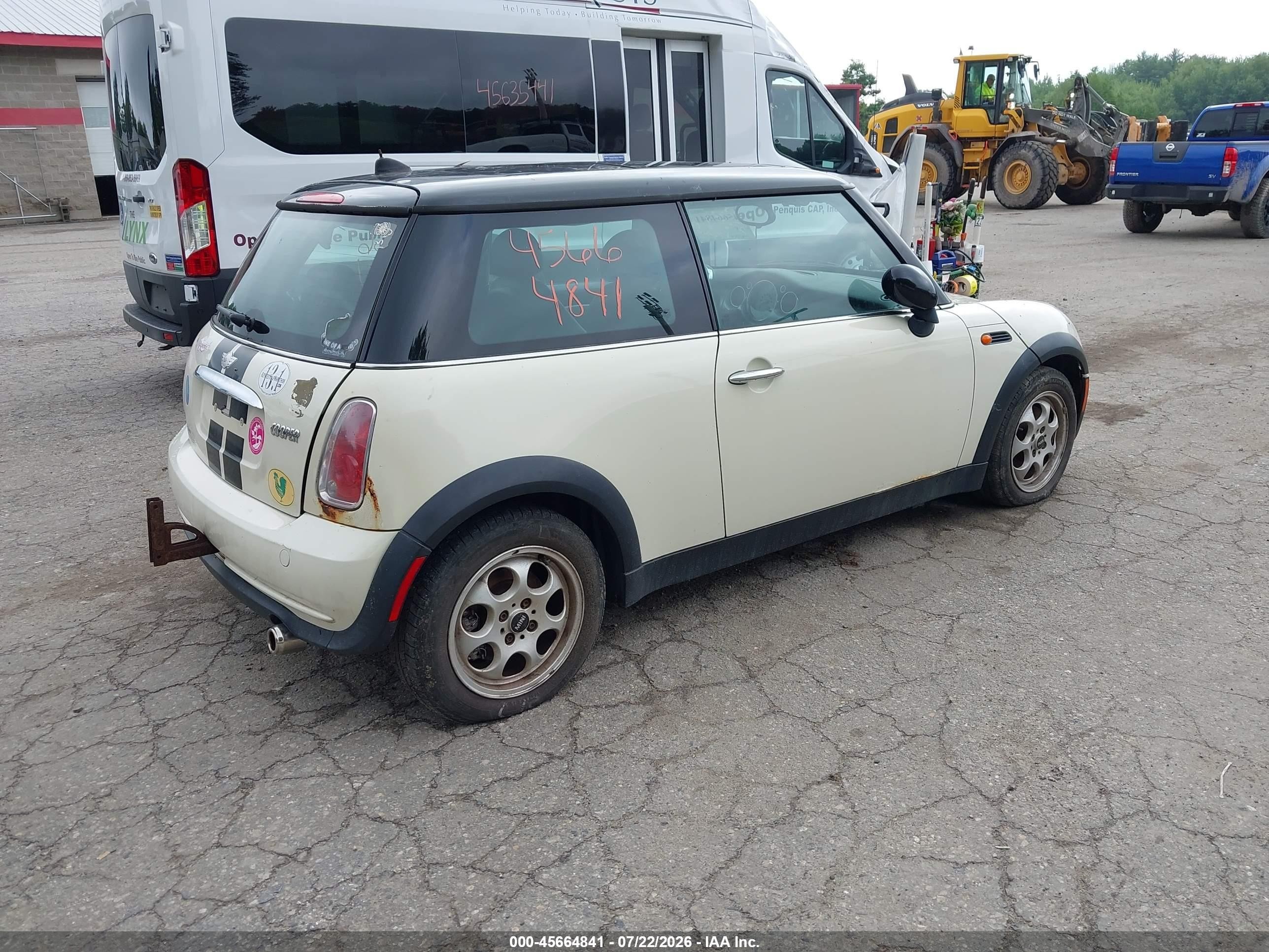2005 Mini Cooper   Cream vin: WMWRC33455TC59491