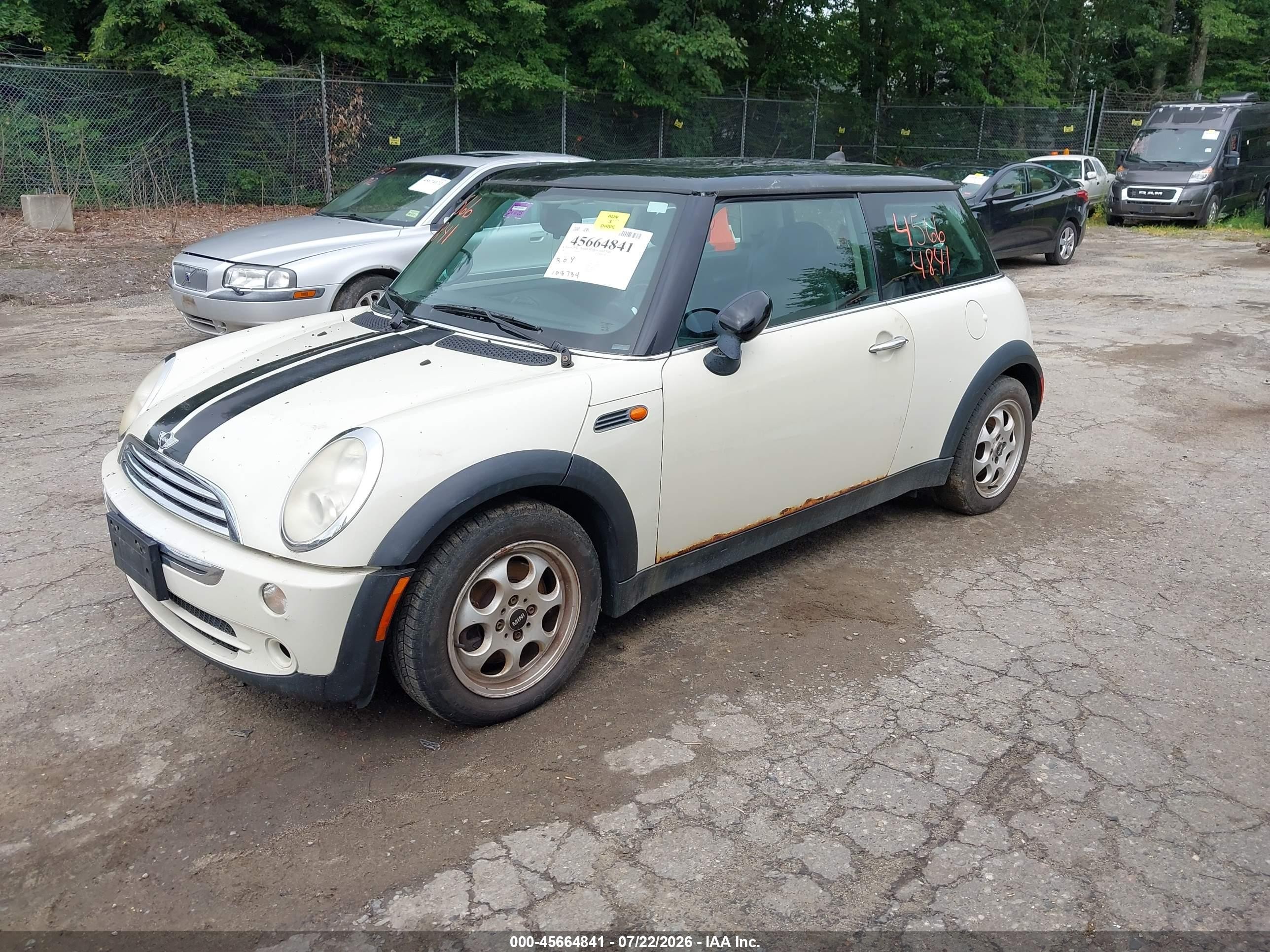 2005 Mini Cooper   Cream vin: WMWRC33455TC59491