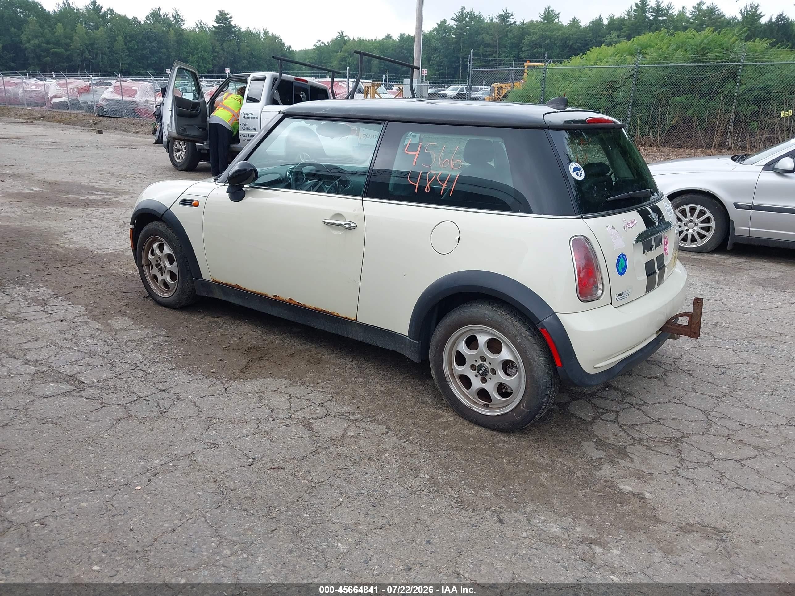 2005 Mini Cooper   Cream vin: WMWRC33455TC59491