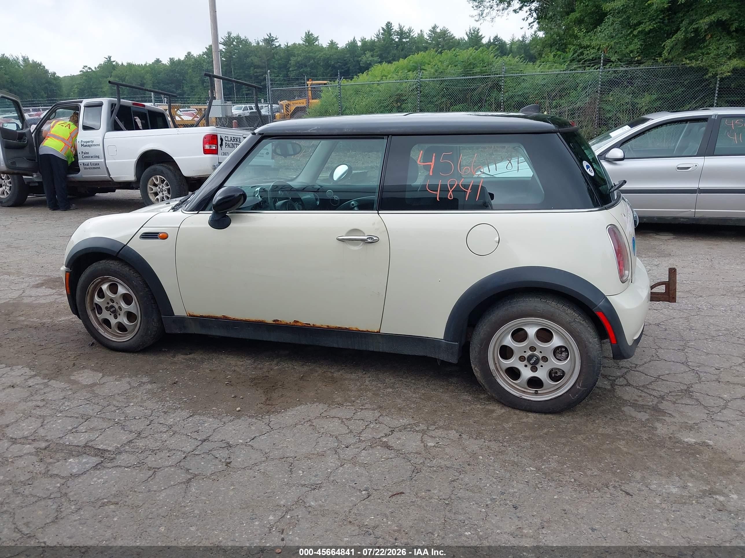 2005 Mini Cooper   Cream vin: WMWRC33455TC59491
