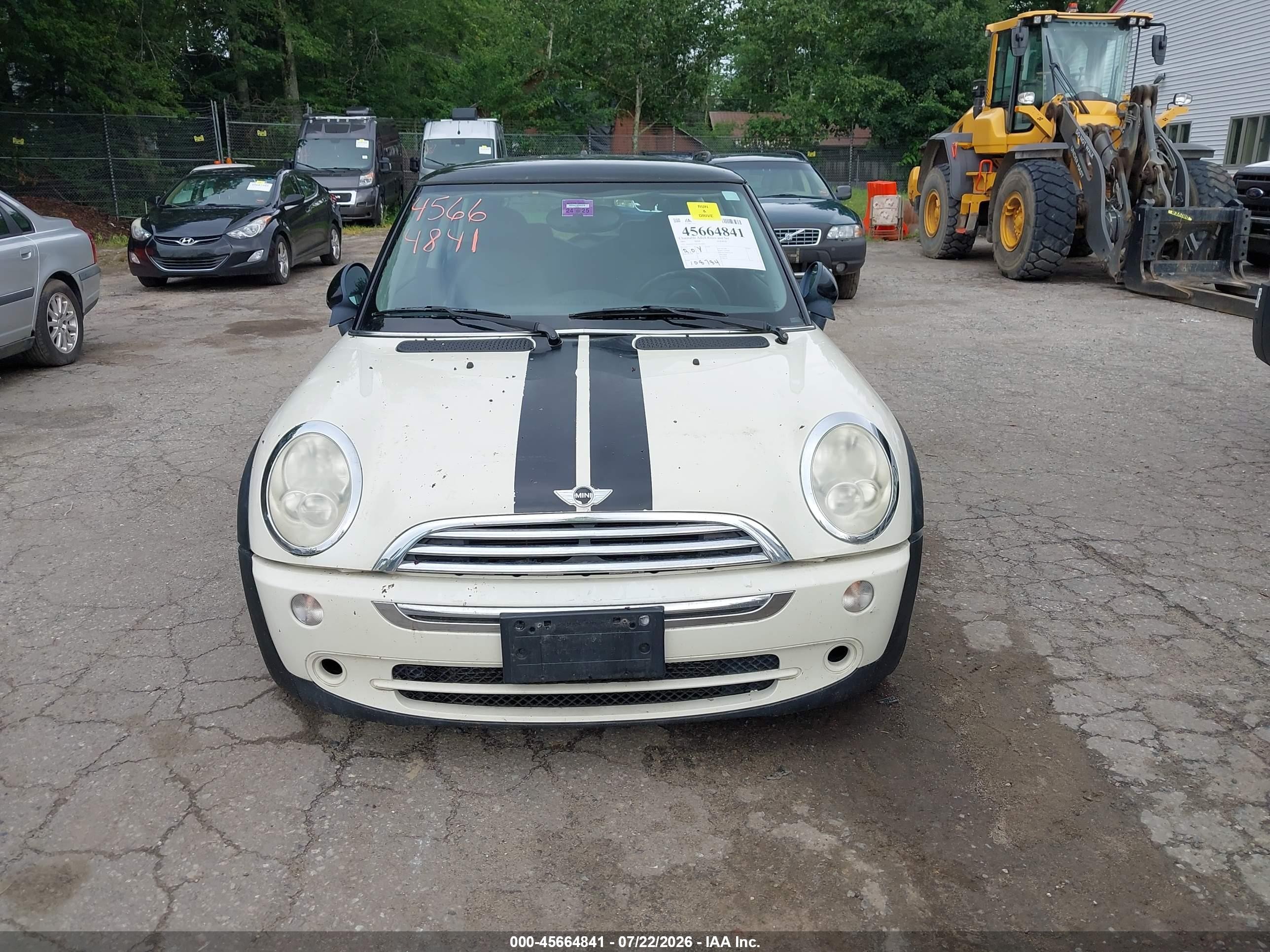 2005 Mini Cooper   Cream vin: WMWRC33455TC59491
