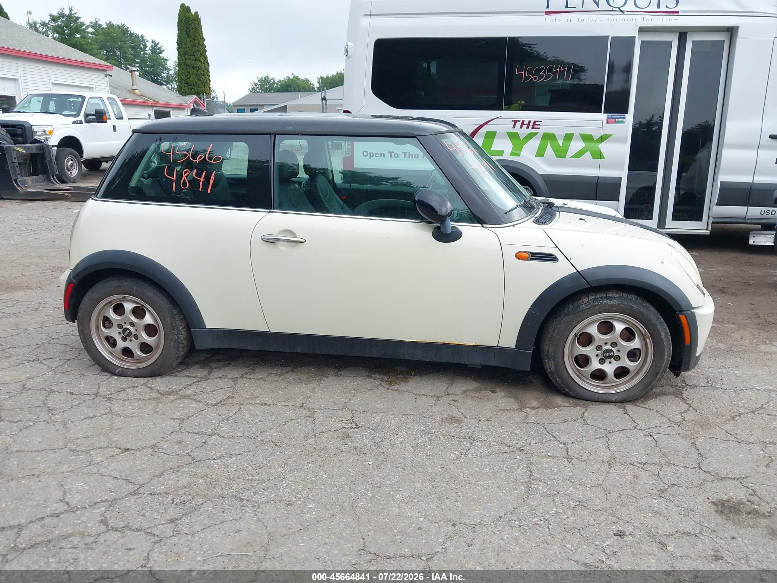 2005 Mini Cooper   Cream vin: WMWRC33455TC59491