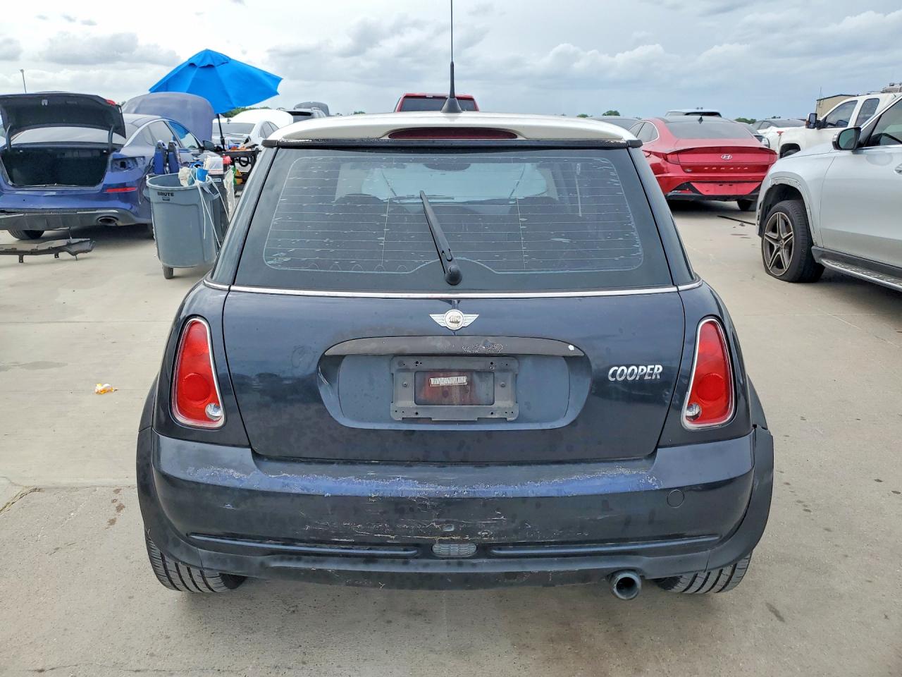 2005 Mini Cooper Blue vin: WMWRC33455TJ64829