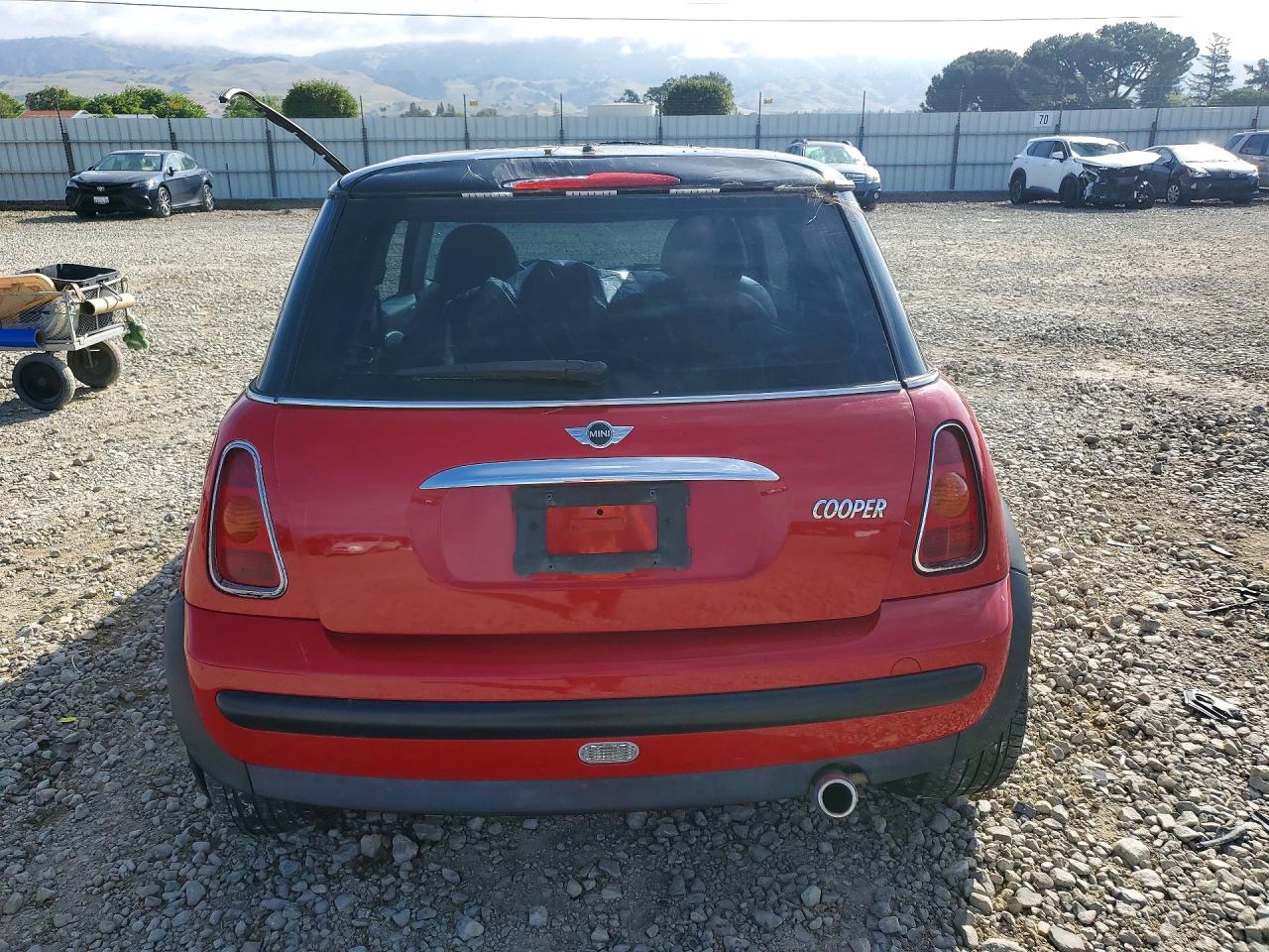 2004 Mini Cooper Red vin: WMWRC33484TC49889