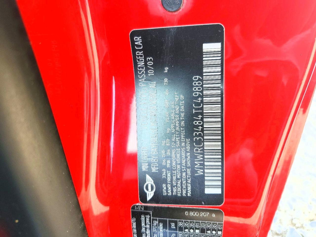 2004 Mini Cooper Red vin: WMWRC33484TC49889