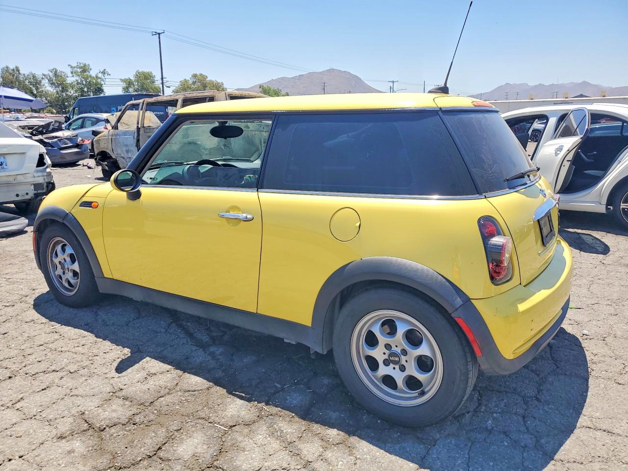 2005 Mini Cooper Желтый vin: WMWRC33485TJ66798