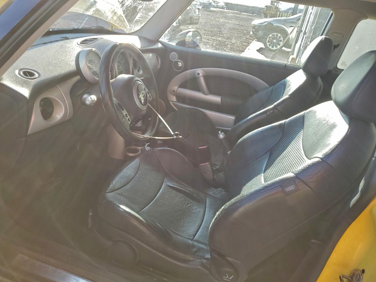 2004 Mini Cooper Yellow vin: WMWRC33494TJ56490