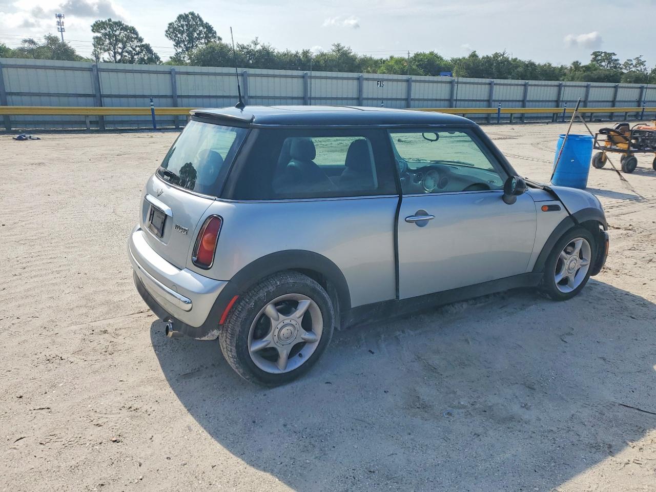 2002 Mini Cooper Silver vin: WMWRC334X2TC37790