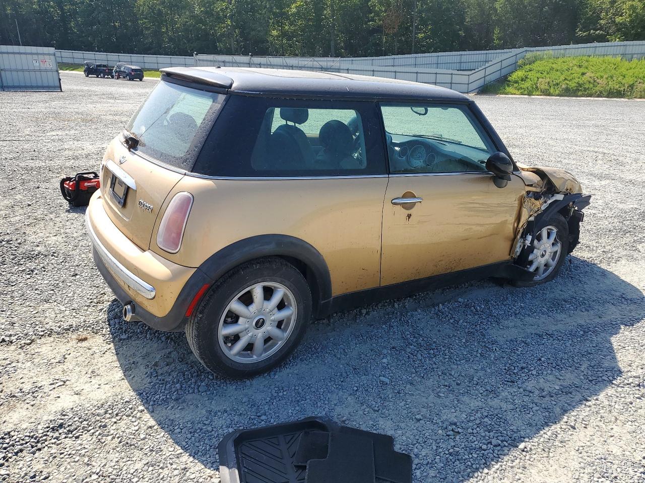 2004 Mini Cooper Gold vin: WMWRC334X4TJ53338
