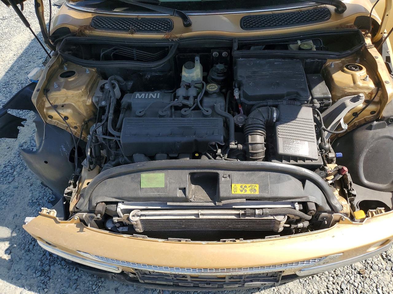 2004 Mini Cooper Gold vin: WMWRC334X4TJ53338
