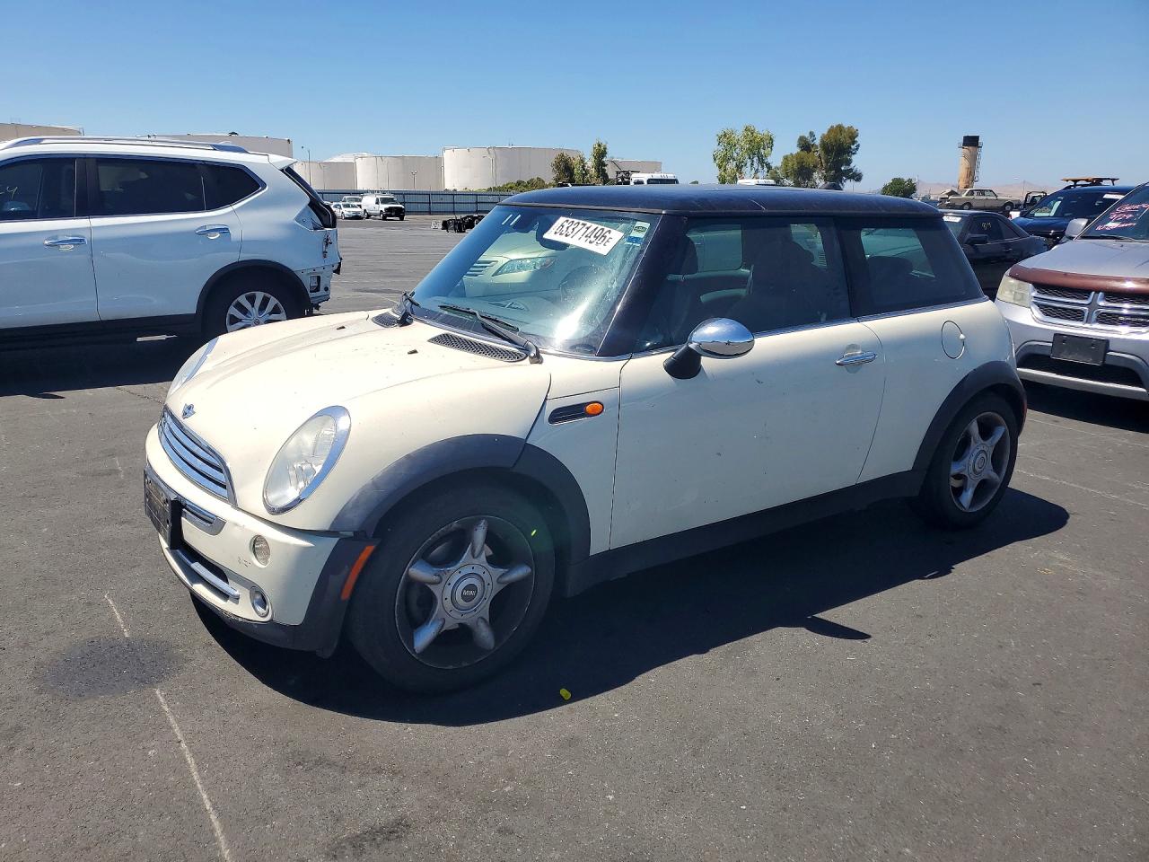 2005 Mini Cooper Two Tone vin: WMWRC334X5TJ68679