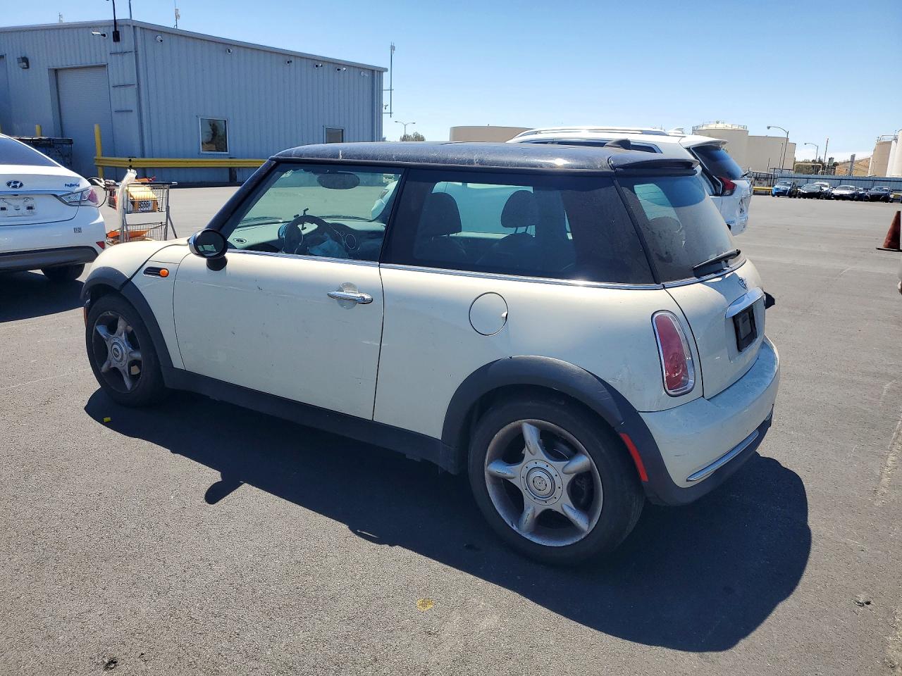 2005 Mini Cooper Two Tone vin: WMWRC334X5TJ68679