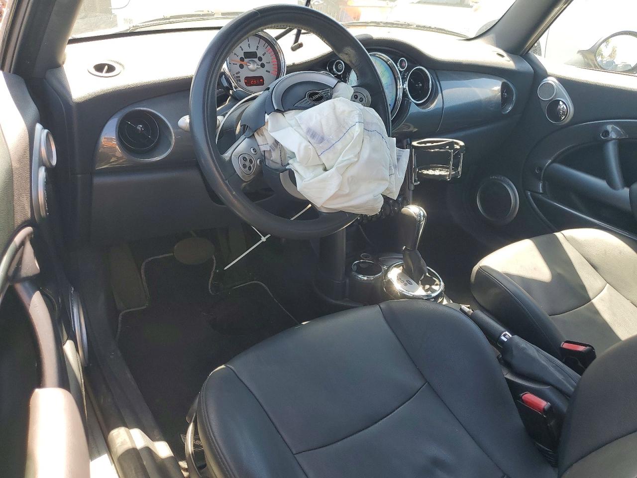 2005 Mini Cooper Two Tone vin: WMWRC334X5TJ68679