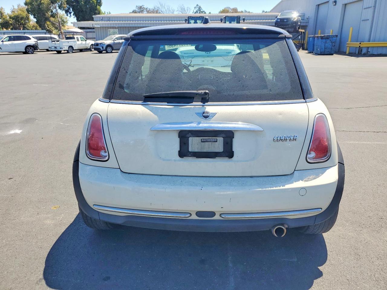 2005 Mini Cooper Two Tone vin: WMWRC334X5TJ68679