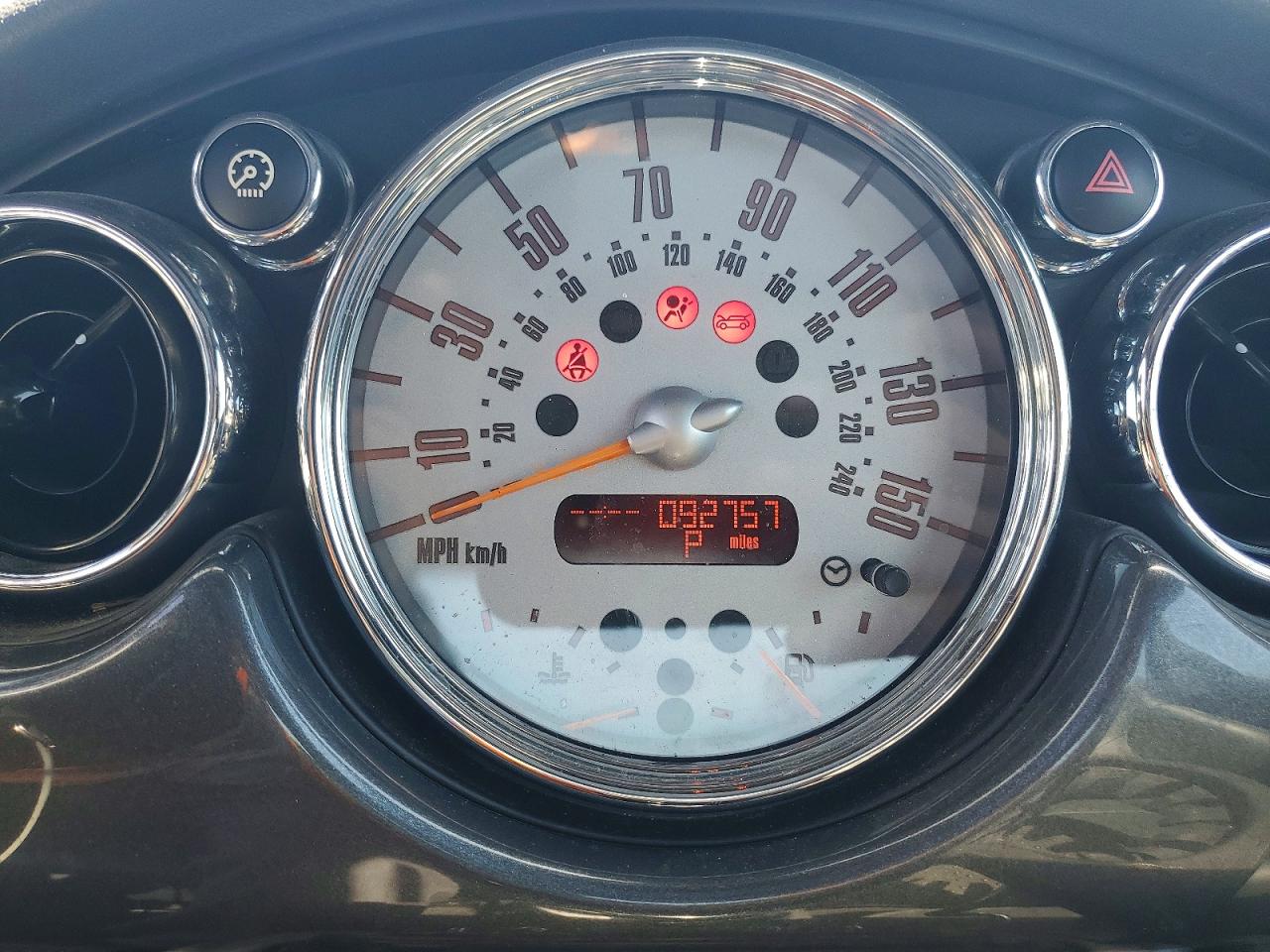 2005 Mini Cooper Two Tone vin: WMWRC334X5TJ68679